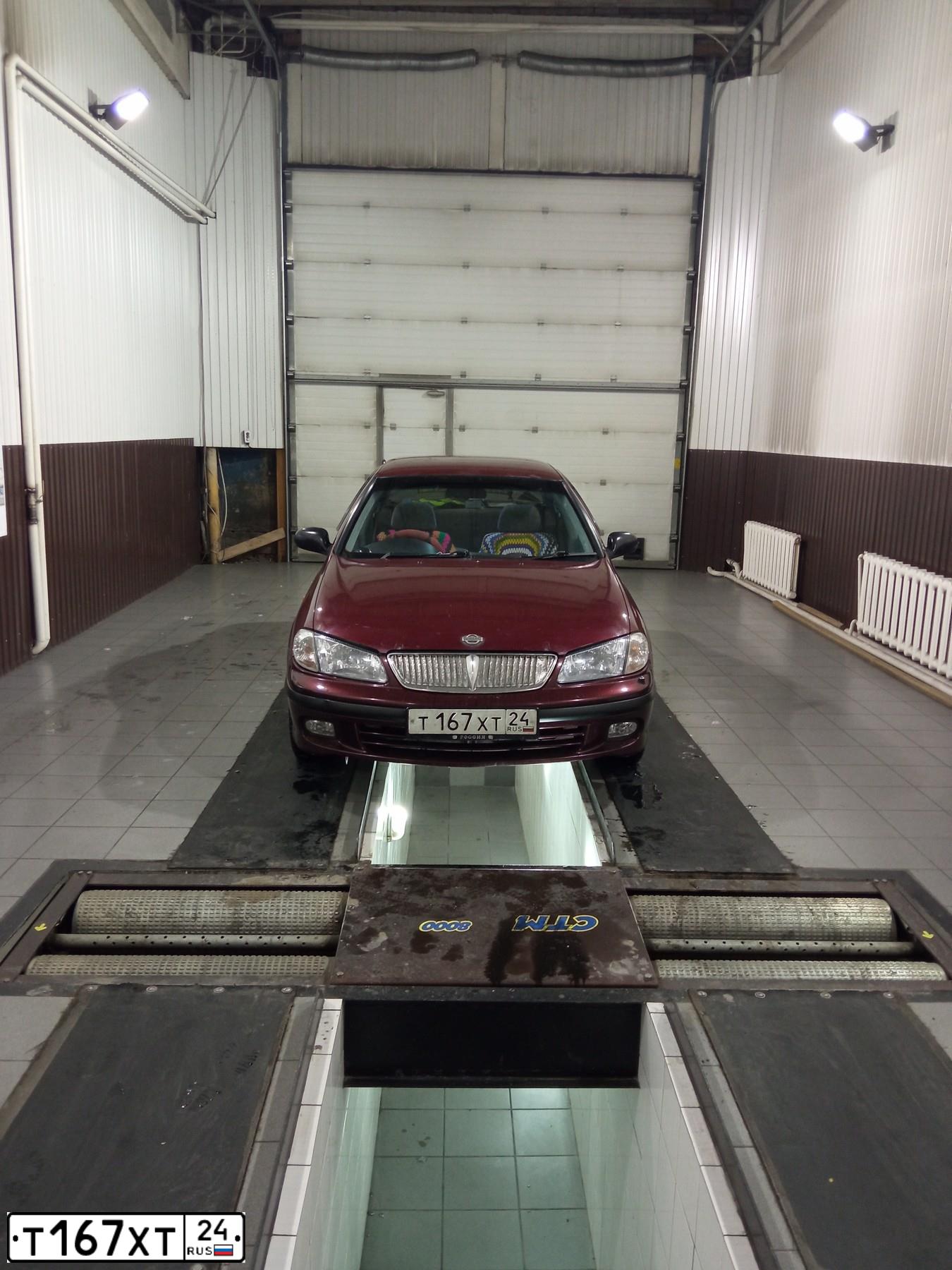 Фото автомобиля NISSAN SUNNY, 2001 — госномер Т167ХТ24. Цвет: Красный