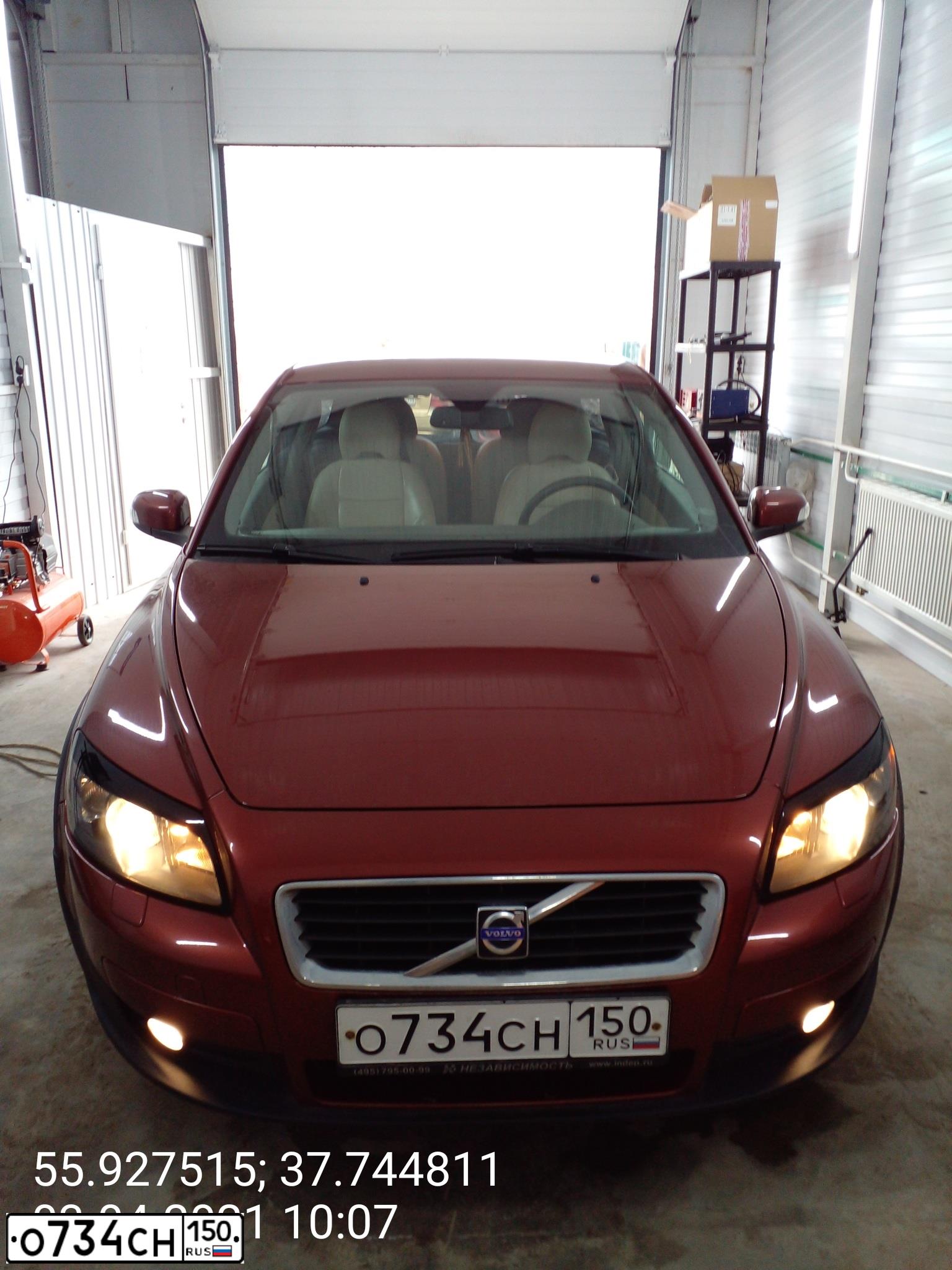 Фото автомобиля VOLVO C30, 2008 — госномер О734СН150. Цвет: КРАСНЫЙ