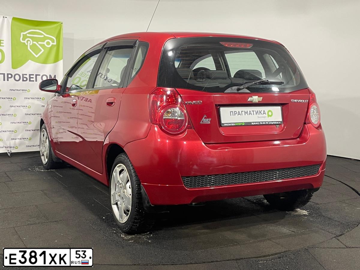 Фото автомобиля CHEVROLET AVEO, 2008 — госномер Е381ХК53. Цвет: ТЕМНО-КРАСНЫЙ