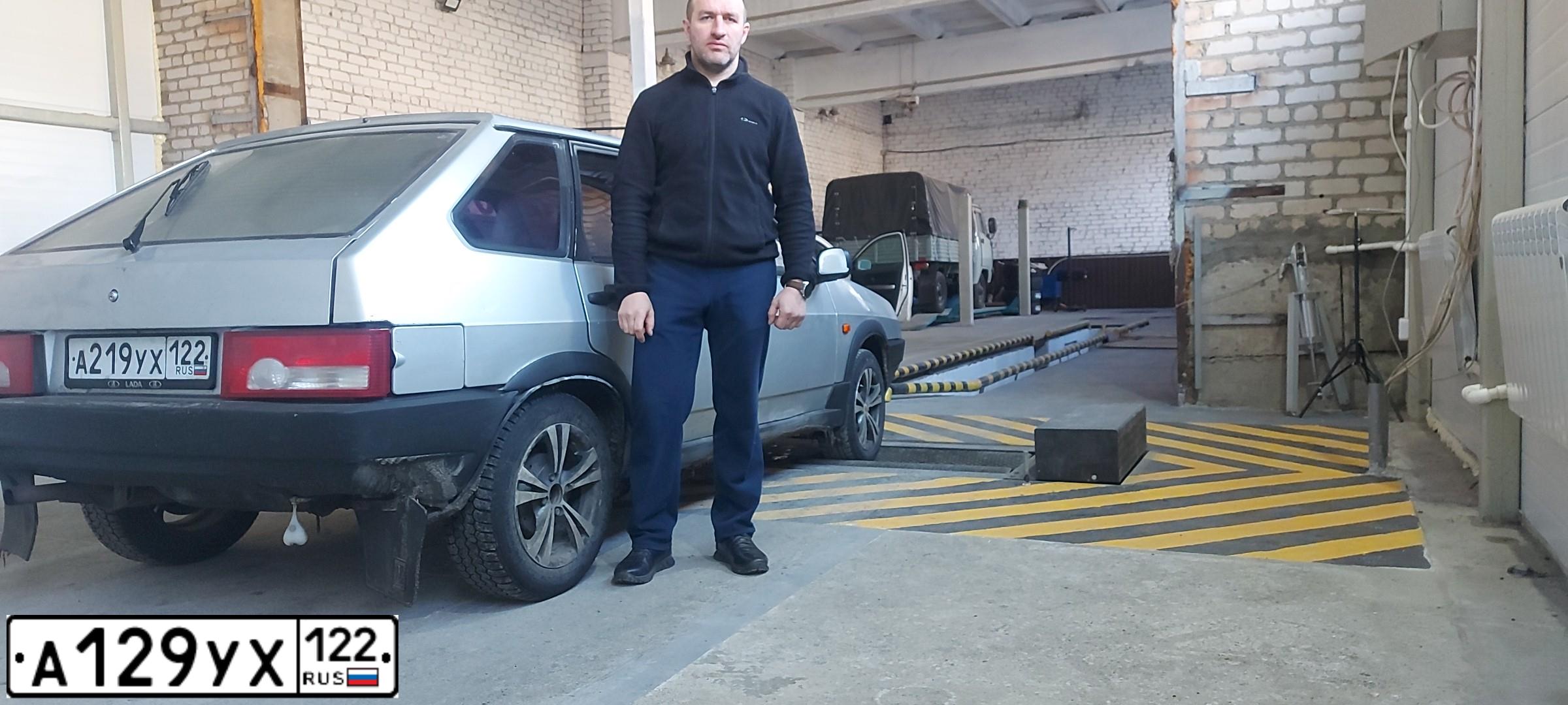 Фото автомобиля LADA 2109 SAMARA, 2003 — госномер В100КН54. Цвет: Светло-Серебристый металлик