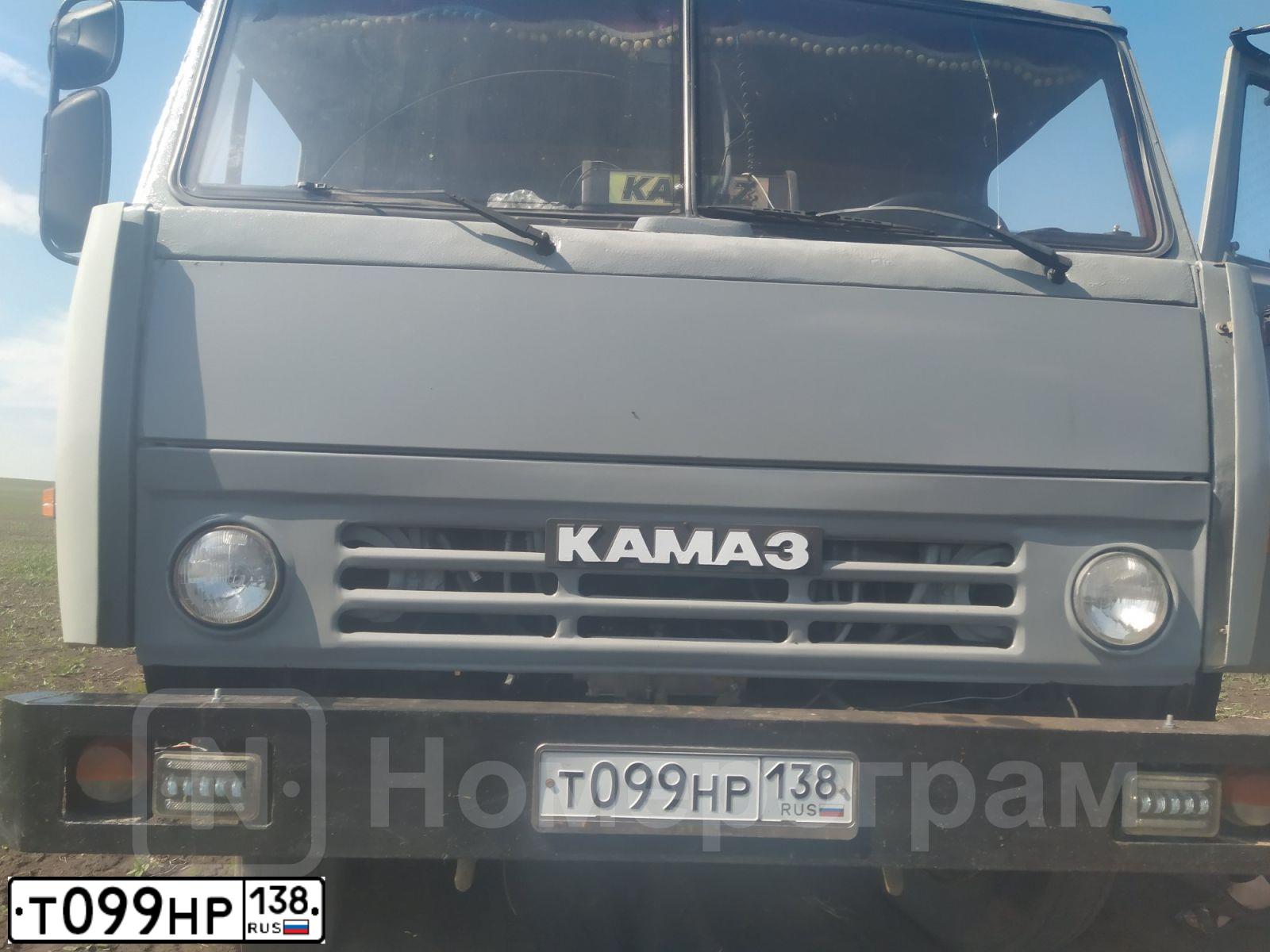 Фото автомобиля KAMAZ 55111 /6X4/, 1992 — госномер Т099НР138. Цвет: СЕРЫЙ