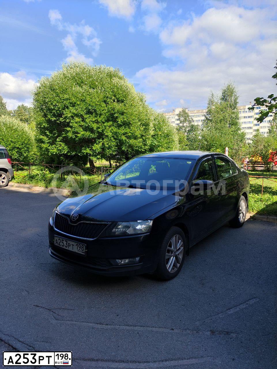 Фото автомобиля SKODA RAPID, 2018 — госномер А253РТ198. Цвет: ЧЕРНЫЙ