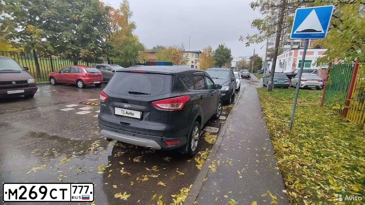 Фото автомобиля VOLKSWAGEN CARAVELLE, 1993 — госномер М269СТ777. Цвет: ВИШНЕВЫЙ