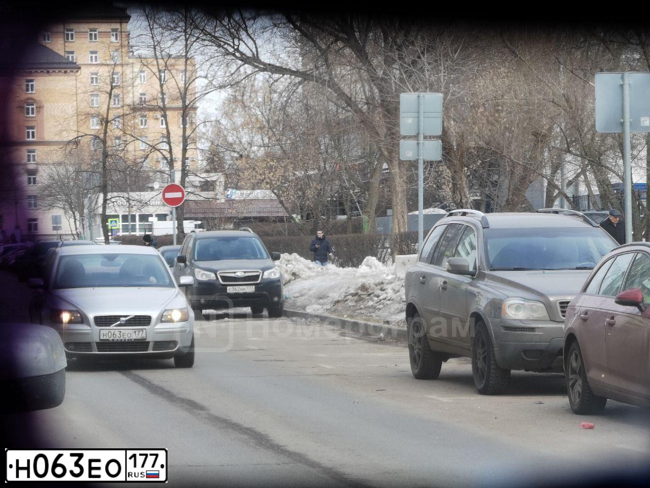 Фото автомобиля VOLVO S40, 2006 — госномер Н063ЕО177. Цвет: СЕРЕБРИСТЫЙ