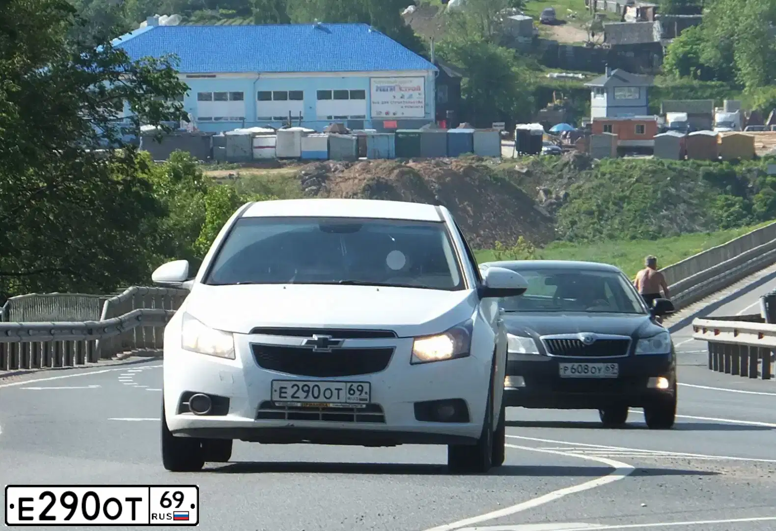 Фото автомобиля CHEVROLET CRUZE, 2011 — госномер Е290ОТ69. Цвет: Белый