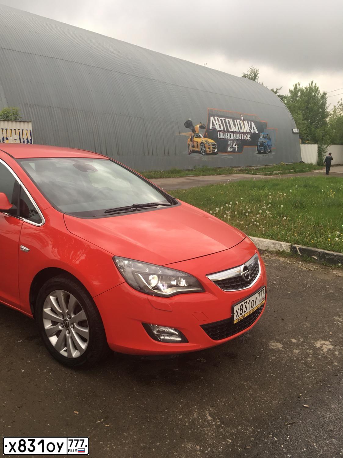 Фото автомобиля OPEL ASTRA, 2011. Цвет: Красный
