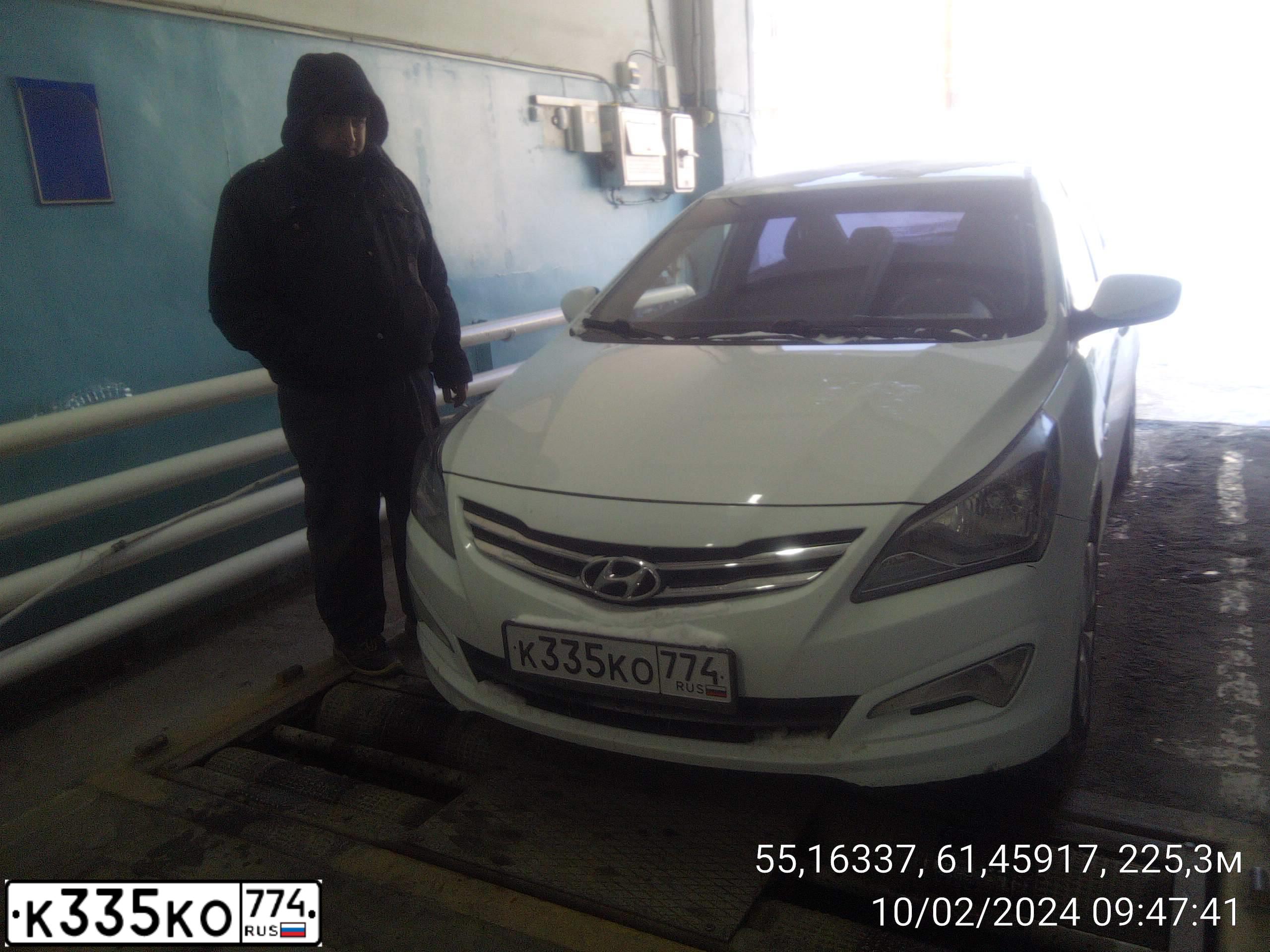 Фото автомобиля HYUNDAI SOLARIS, 2015 — госномер Р747РР174. Цвет: Белый