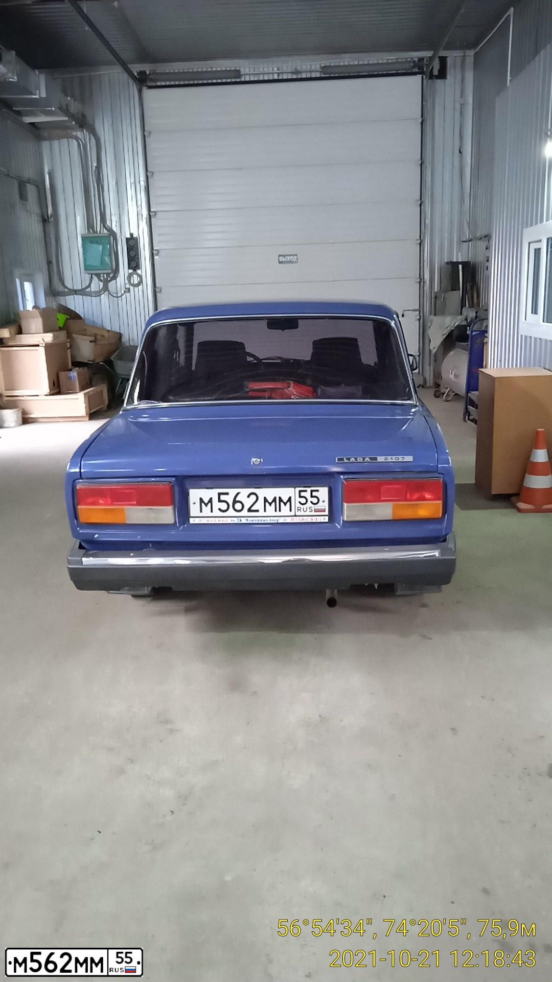 Фото автомобиля LADA 2107, 2005 — госномер М562ММ55. Цвет: СИНИЙ