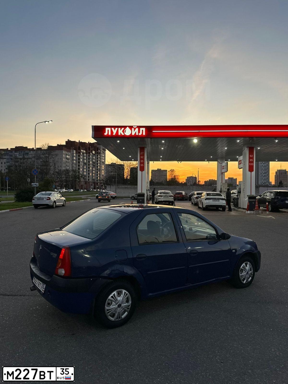 Фото автомобиля RENAULT LOGAN, 2006 — госномер М227ВТ35. Цвет: Темно-синий