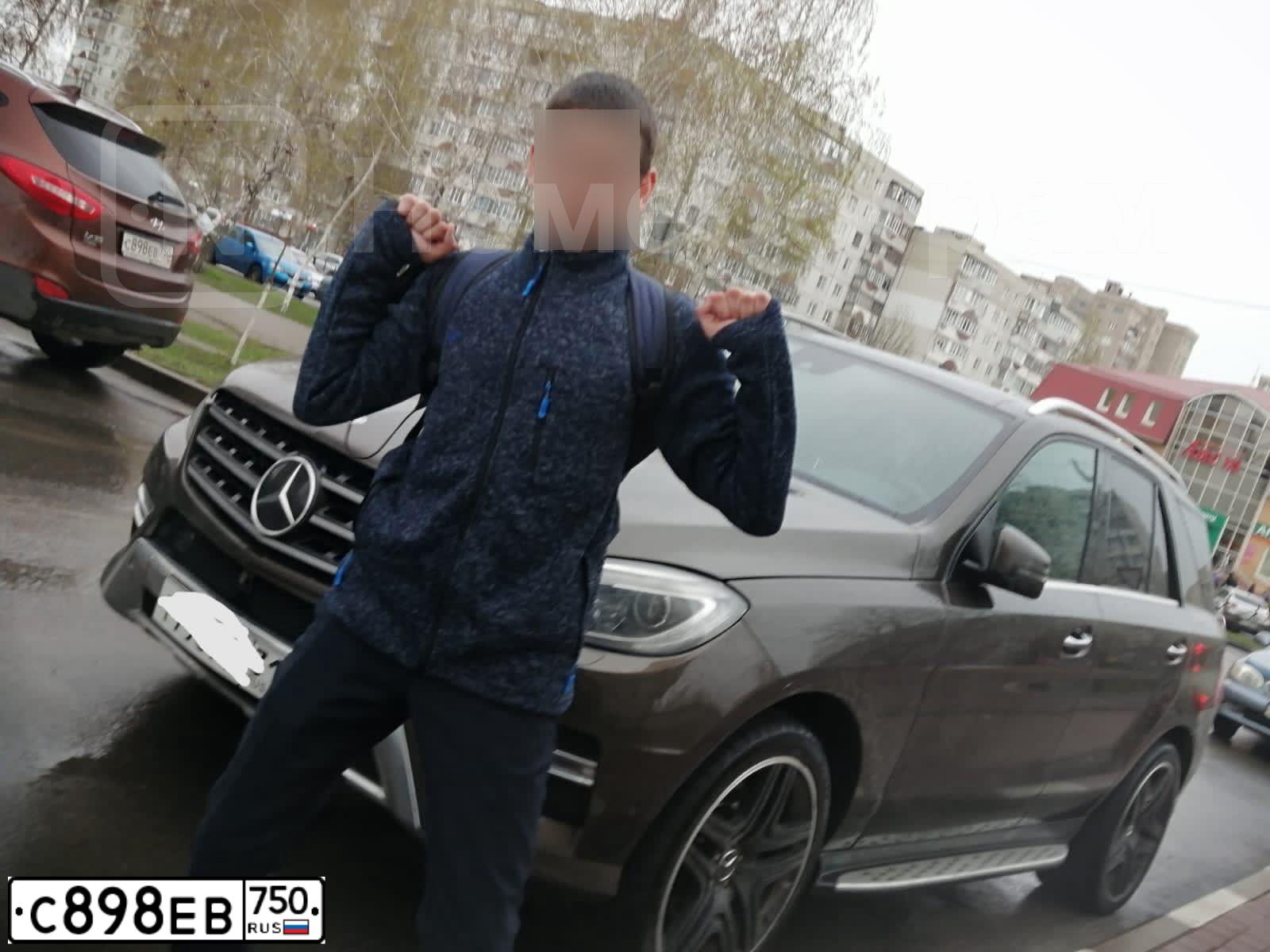 Фото автомобиля HYUNDAI IX35, 2013 — госномер С898ЕВ750. Цвет: КОРИЧНЕВЫЙ