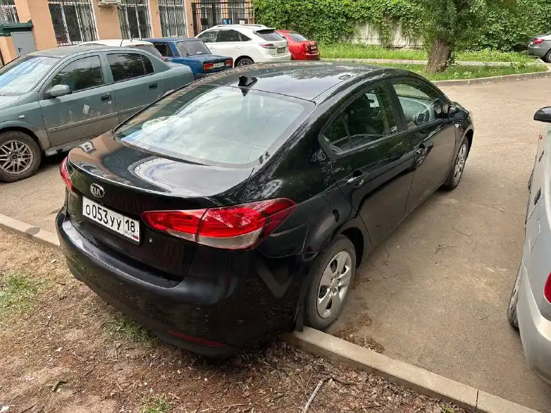Фото автомобиля KIA CERATO, 2017 — госномер О053УУ18. Цвет: ЧЕРНЫЙ