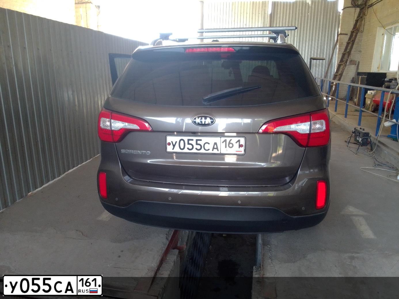 Фото автомобиля KIA SORENTO, 2014 — госномер У055СА161. Цвет: Коричневый