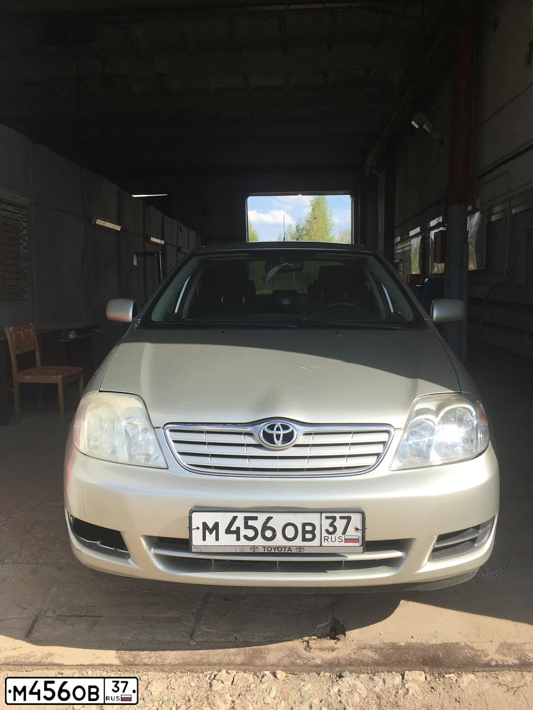 Фото автомобиля TOYOTA COROLLA, 2004 — госномер М456ОВ37. Цвет: СВЕТЛО-СЕРЫЙ