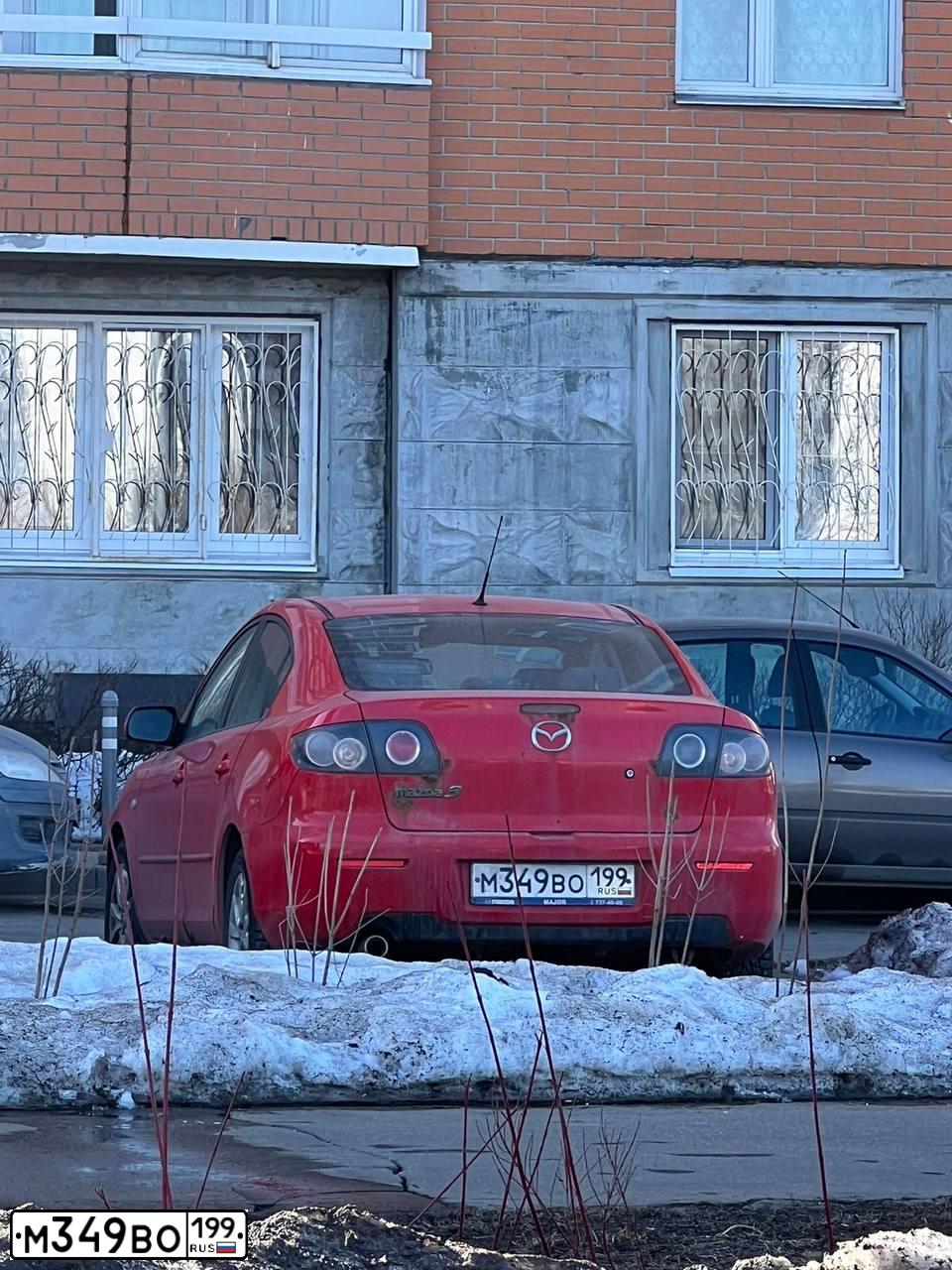 Фото автомобиля MAZDA 3, 2006 — госномер М349ВО199. Цвет: КРАСНЫЙ