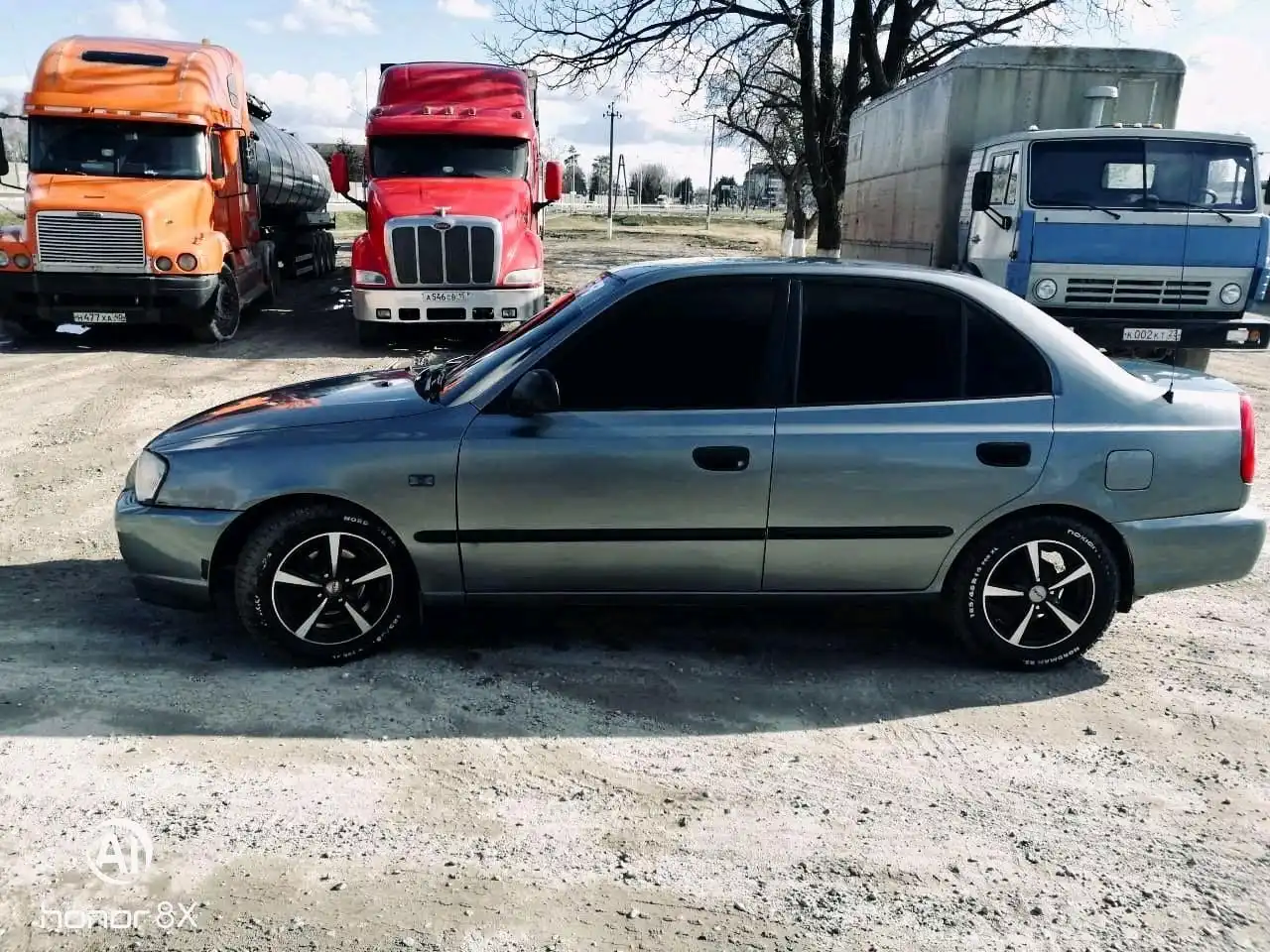 Фото автомобиля HYUNDAI SOLARIS, 2019 — госномер К002КТ21. Цвет: БЕЛЫЙ