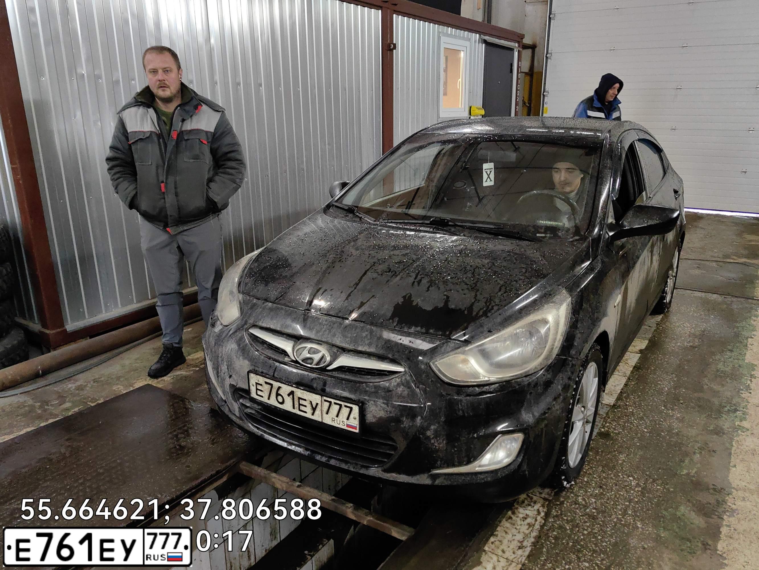 Фото автомобиля HYUNDAI SOLARIS, 2011 — госномер У340ЕЕ977. Цвет: ЧЕРНЫЙ