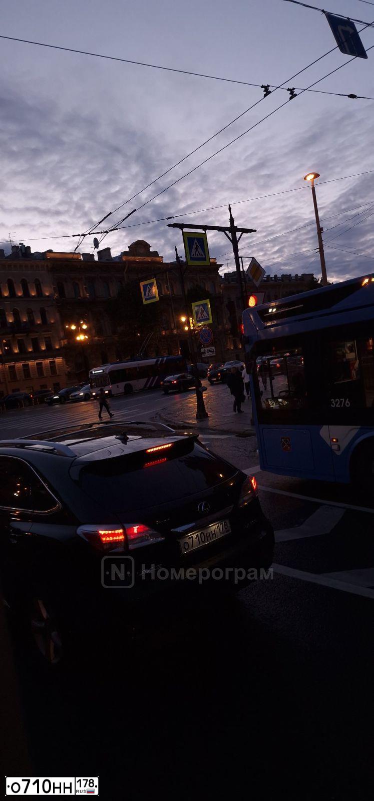 Фото автомобиля LEXUS RX, 2010 — госномер О710НН178. Цвет: ЧЕРНЫЙ