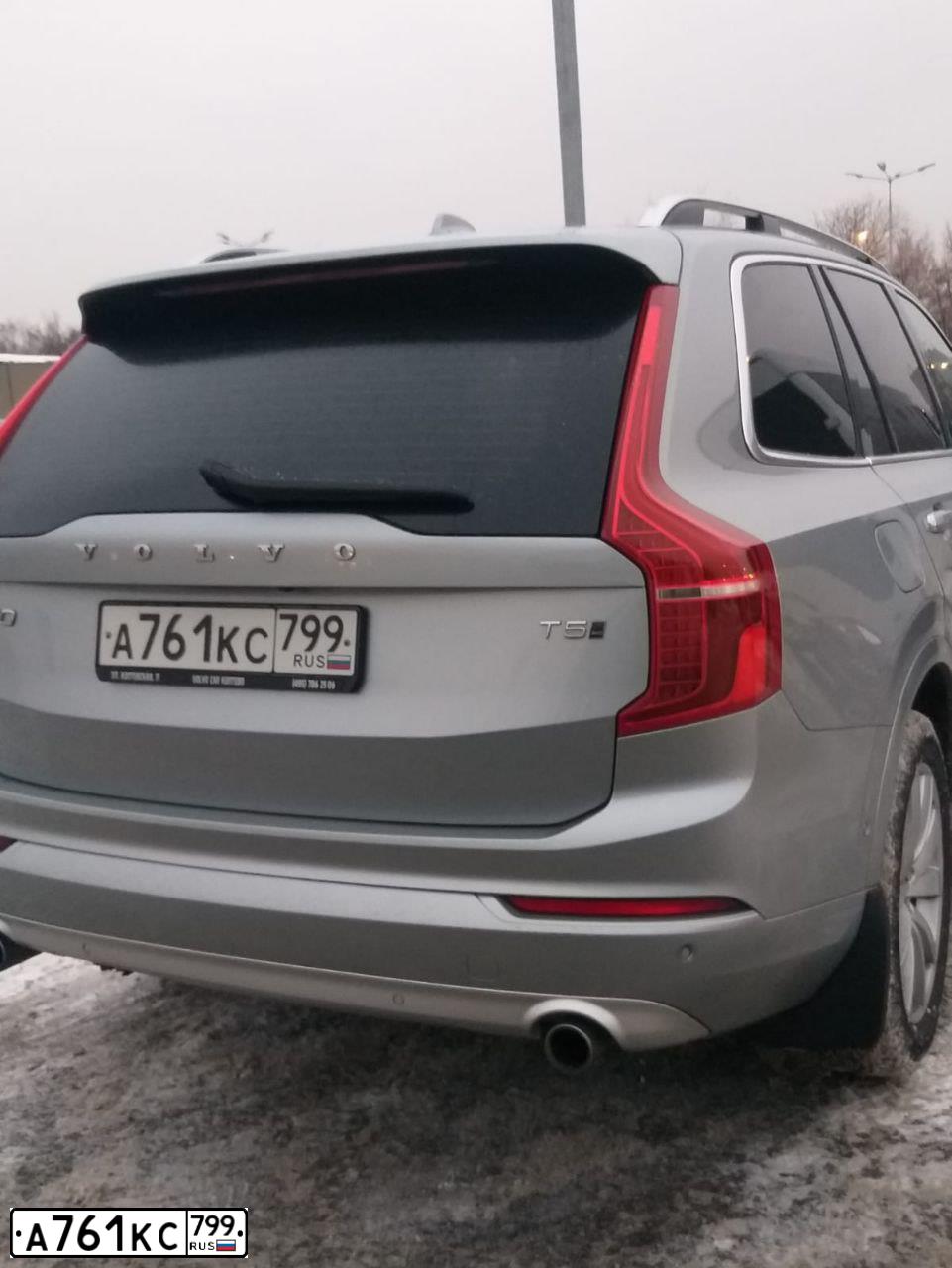 Фото автомобиля VOLVO XC90, 2018 — госномер А761КС799. Цвет: Серебристый
