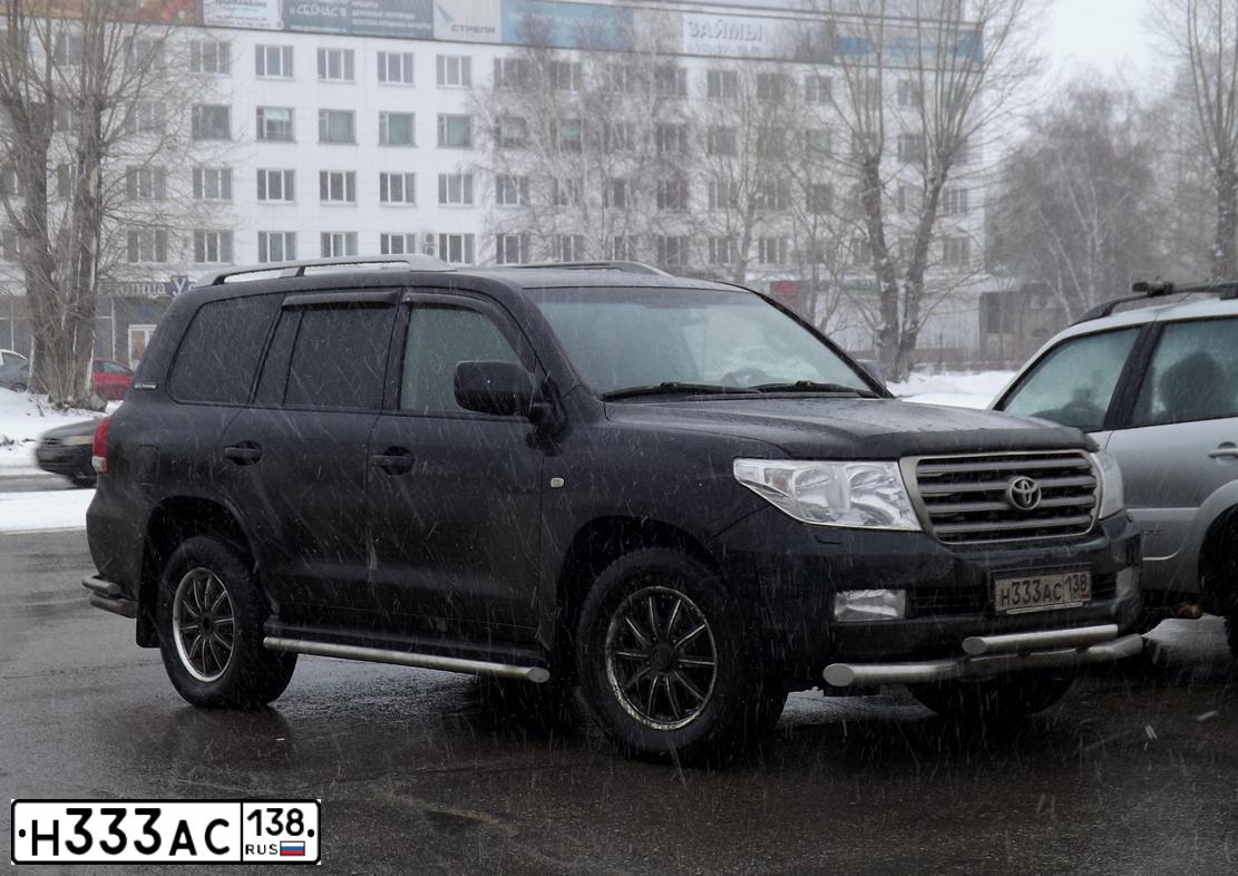Фото автомобиля TOYOTA LANDCRUISER 200, 2011 — госномер Н628ВТ138. Цвет: ЧЕРНЫЙ