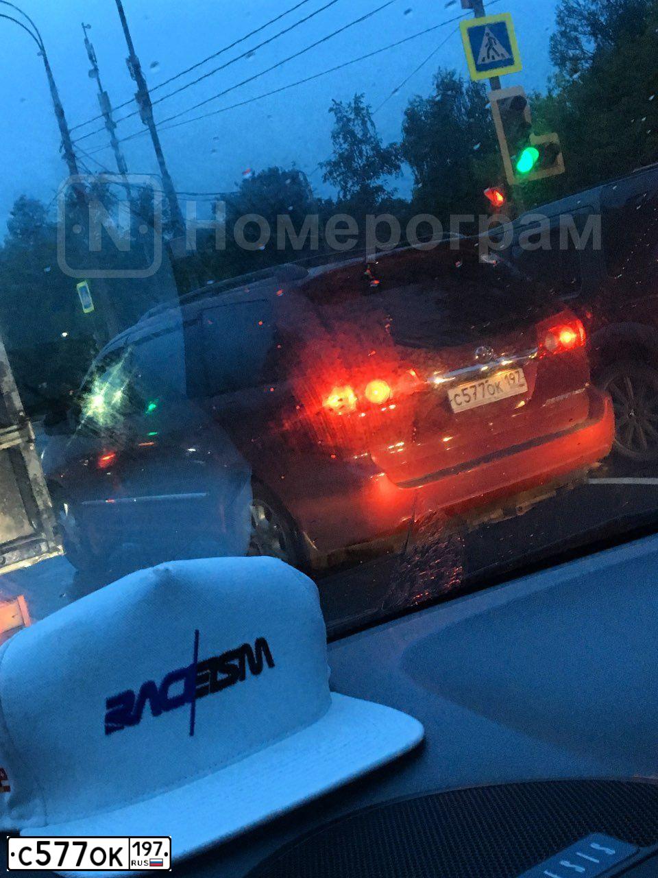 Фото автомобиля TOYOTA SIENNA, 2005 — госномер С577ОК197. Цвет: ВИШНЕВЫЙ