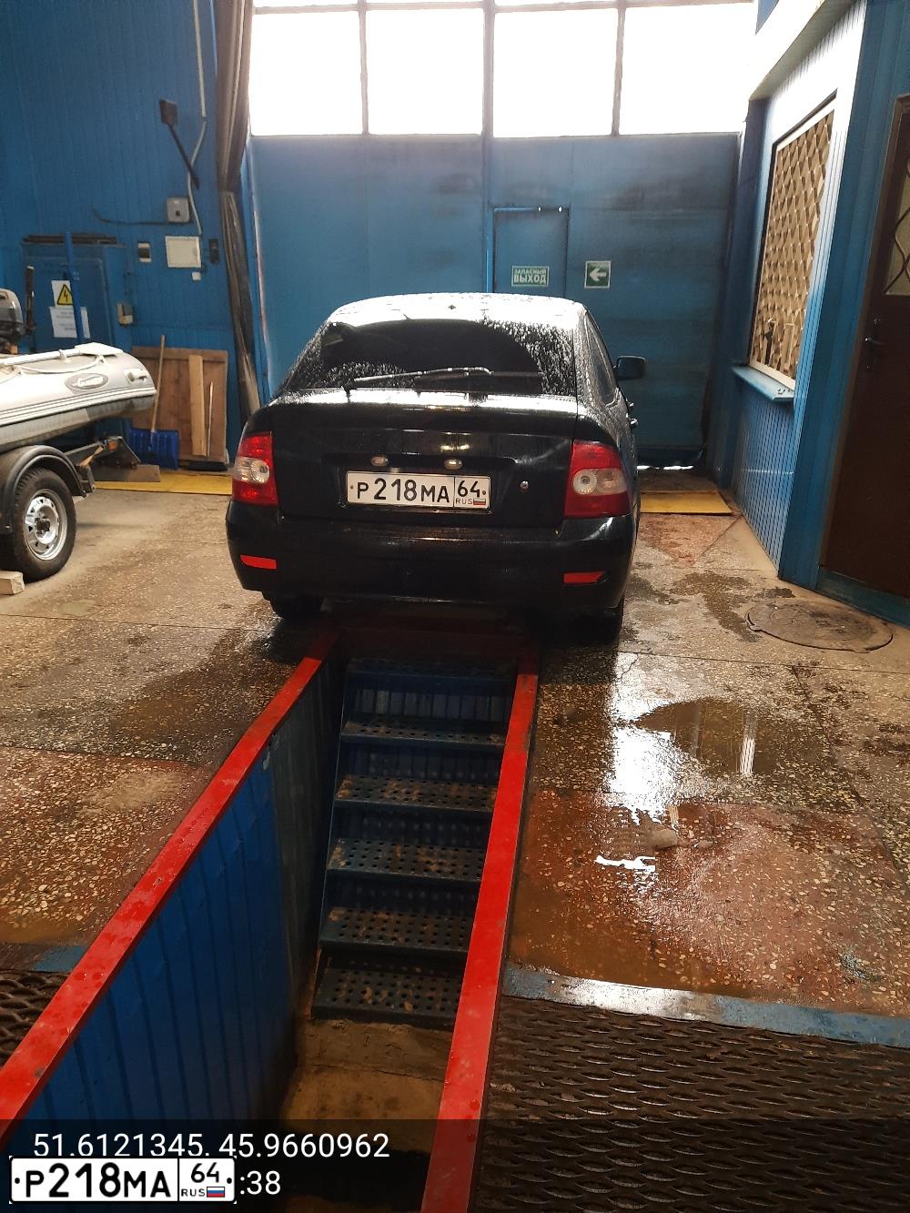Фото автомобиля LADA PRIORA, 2009 — госномер К305РК164. Цвет: СИНЕ-ЧЕРНЫЙ