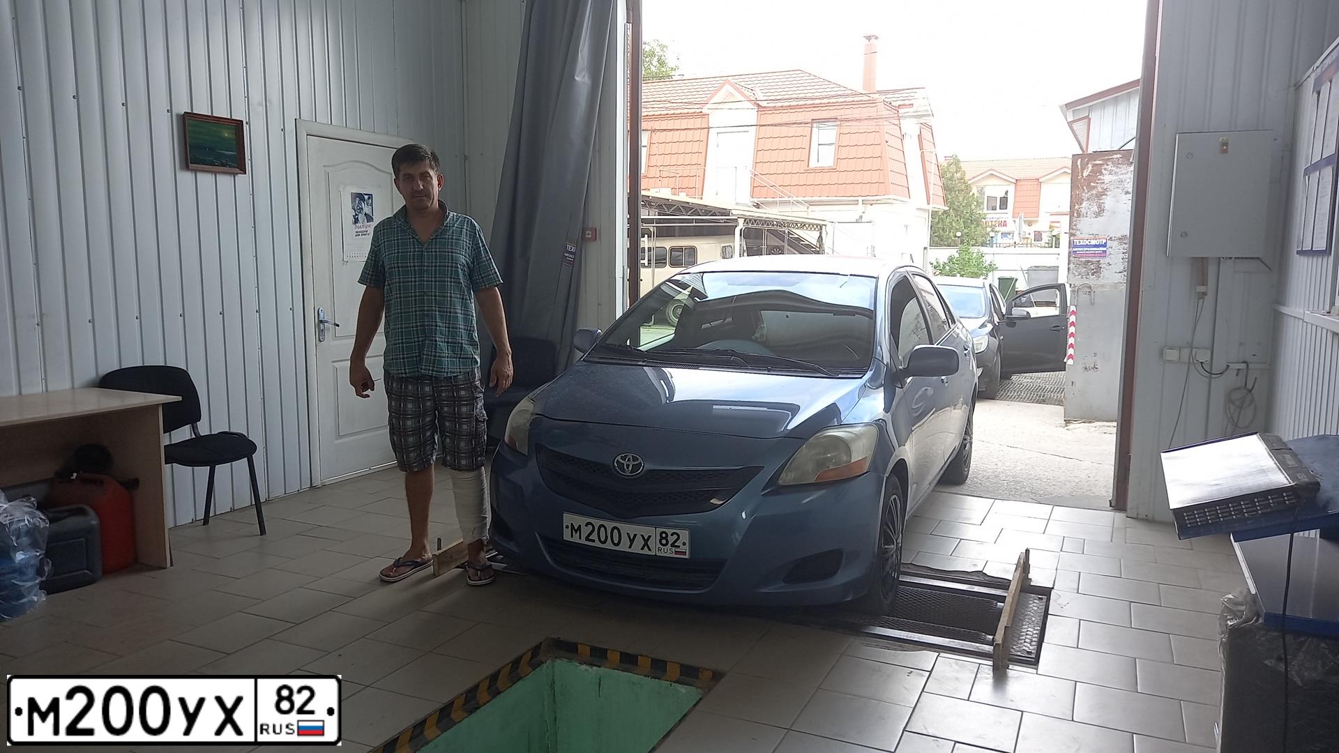 Фото автомобиля TOYOTA YARIS, 2006 — госномер А333ТТ123. Цвет: Серо-Синий