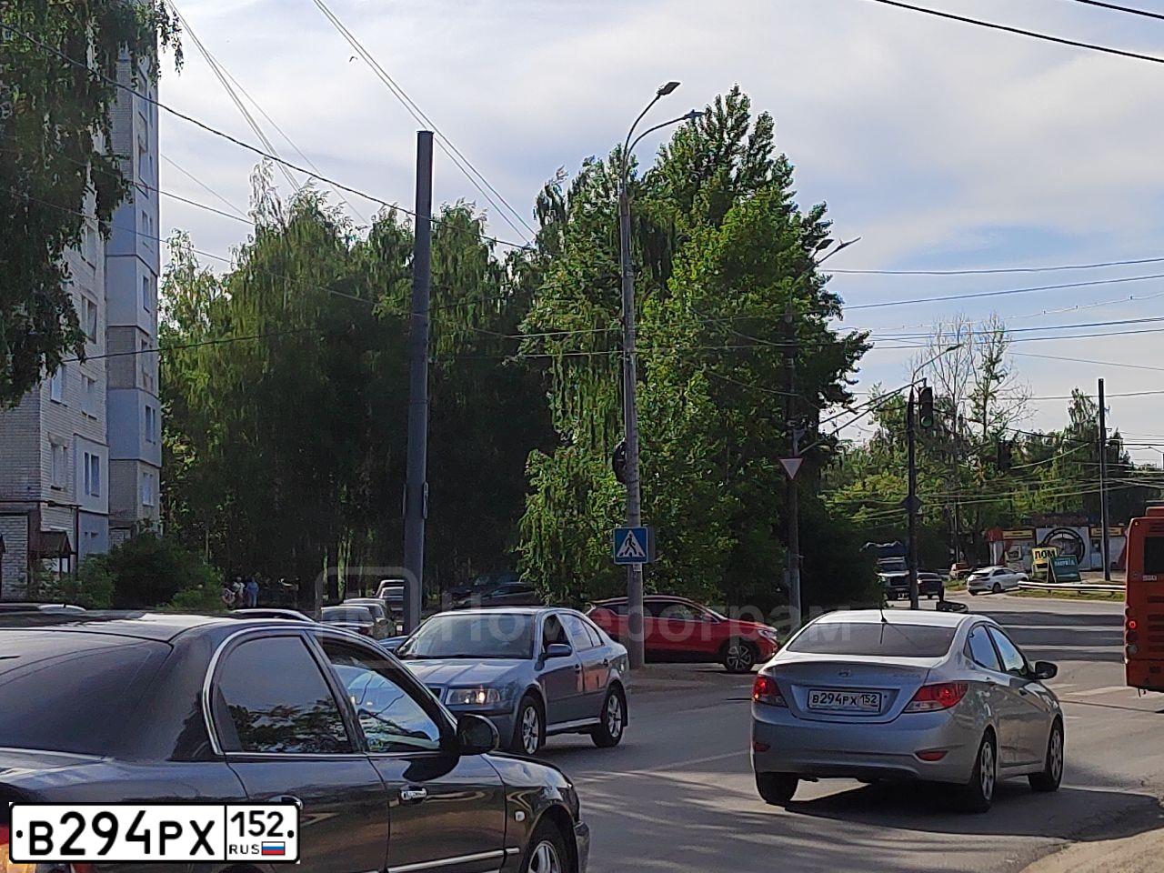 Фото автомобиля HYUNDAI SOLARIS, 2011 — госномер В294РХ152. Цвет: СЕРЕБРИСТЫЙ