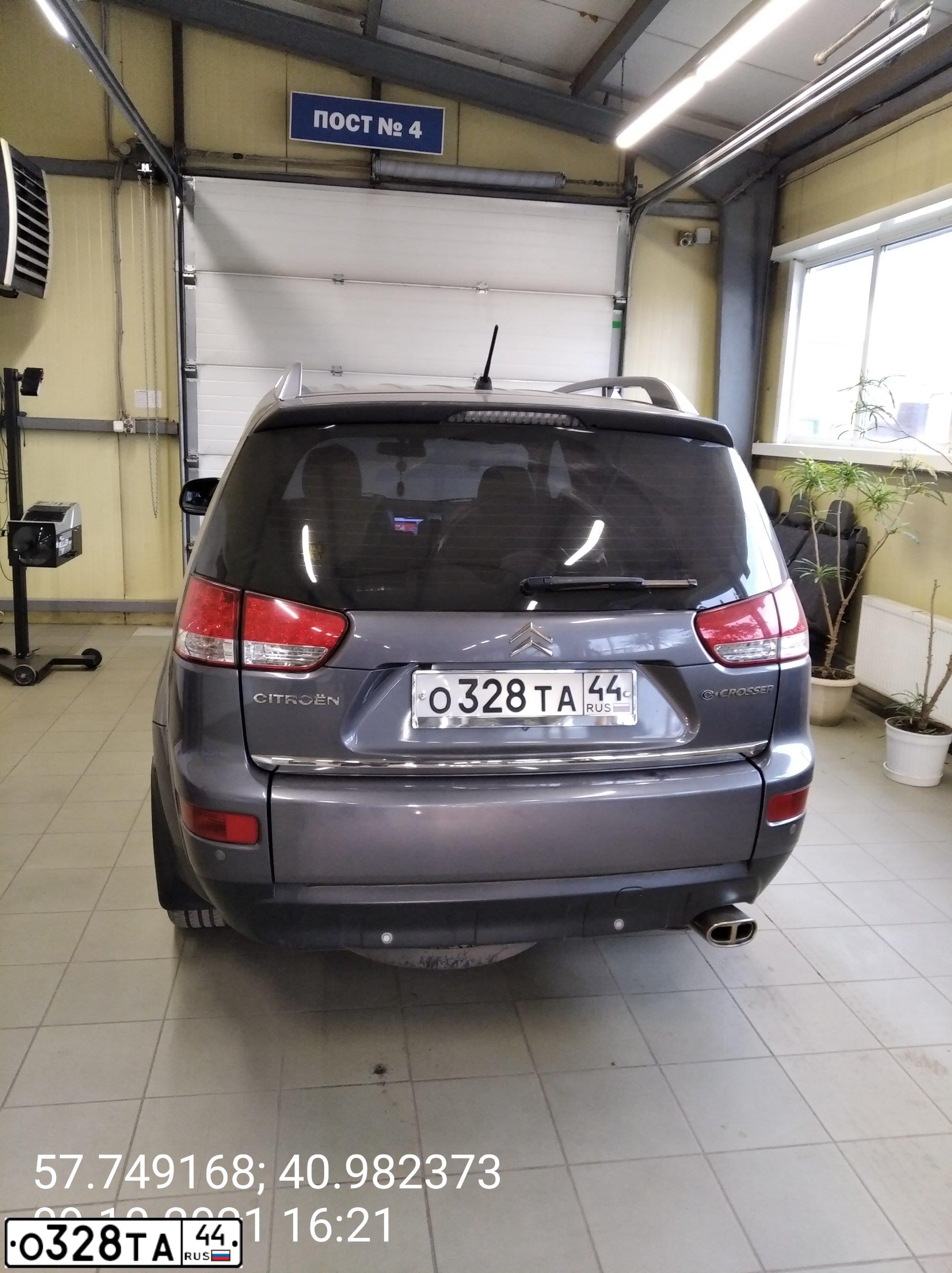 Фото автомобиля CITROEN C-CROSSER, 2012 — госномер О328ТА44. Цвет: СЕРЫЙ