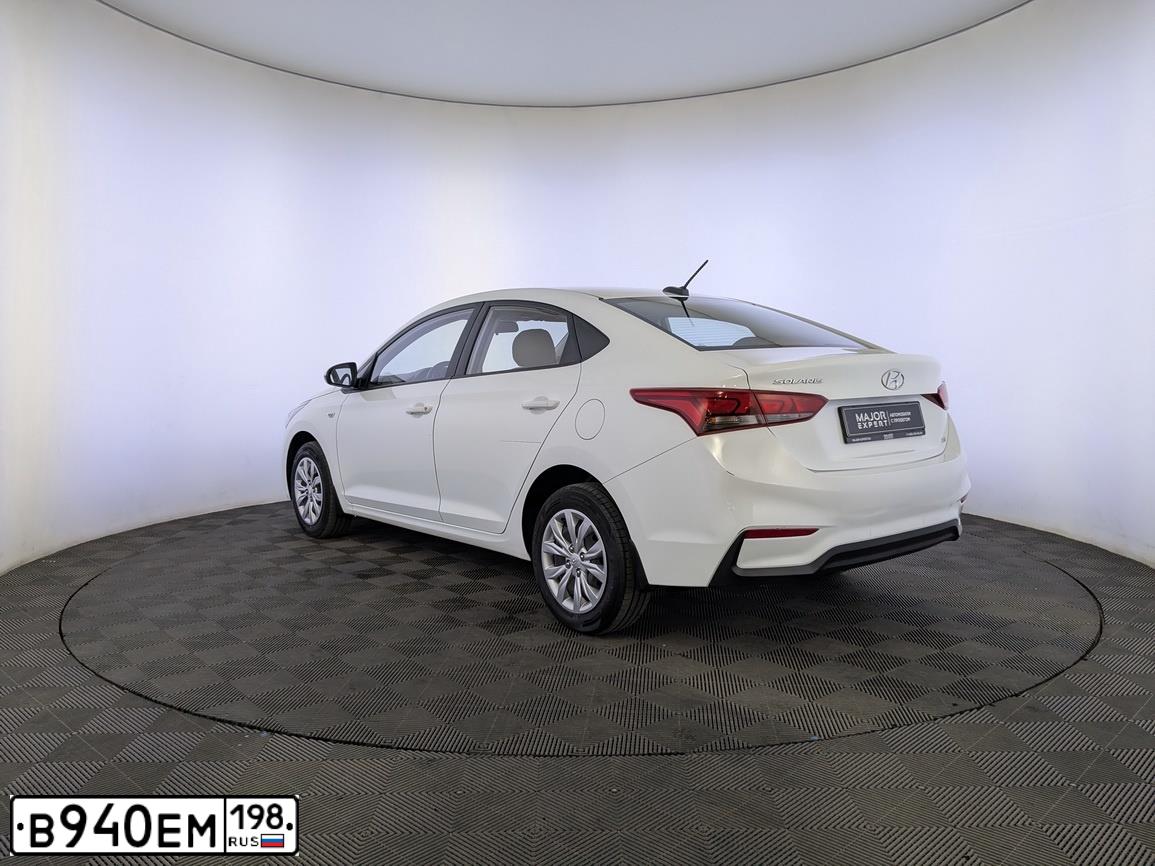 Фото автомобиля HYUNDAI SOLARIS, 2018 — госномер В940ЕМ198. Цвет: БЕЛЫЙ