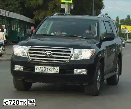 Фото автомобиля TOYOTA LANDCRUISER 200, 2011 — госномер А052ЕТ763. Цвет: ЧЕРНЫЙ