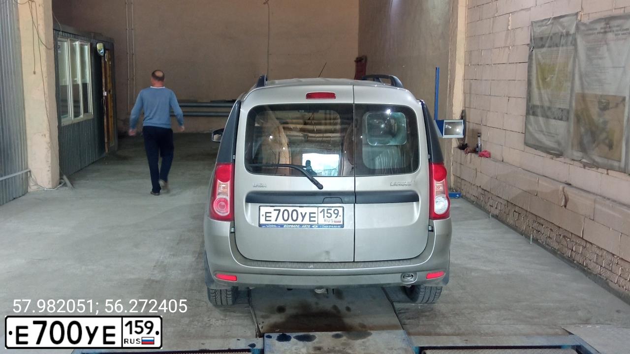 Фото автомобиля LADA LARGUS, 2014 — госномер Е700УЕ159. Цвет: СЕРО-БЕЖЕВЫЙ