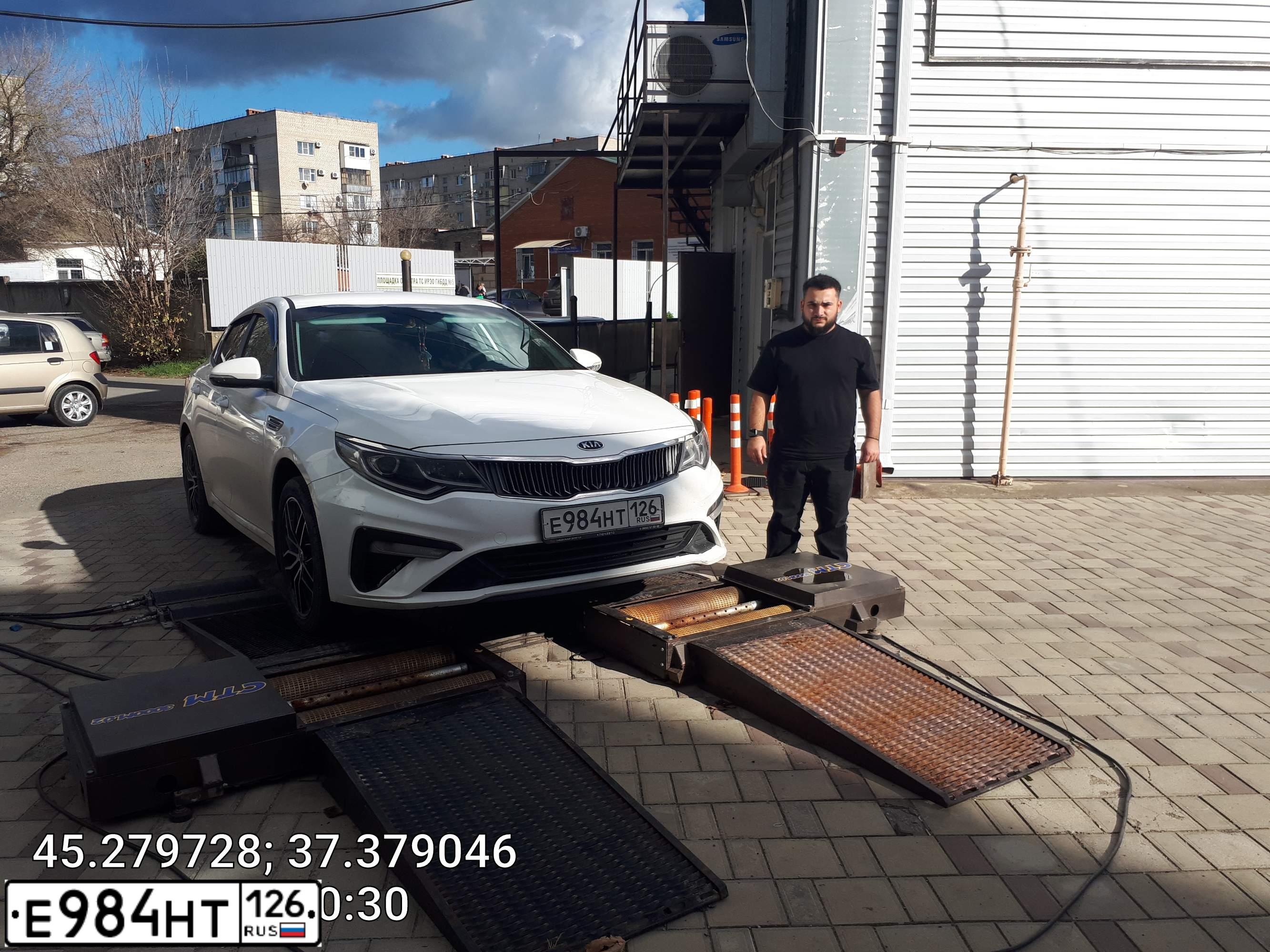 Фото автомобиля KIA MAGENTIS / OPTIMA, 2019 — госномер О839МР193. Цвет: БЕЛЫЙ ЖЕЛТЫЙ СЕРЫЙ
