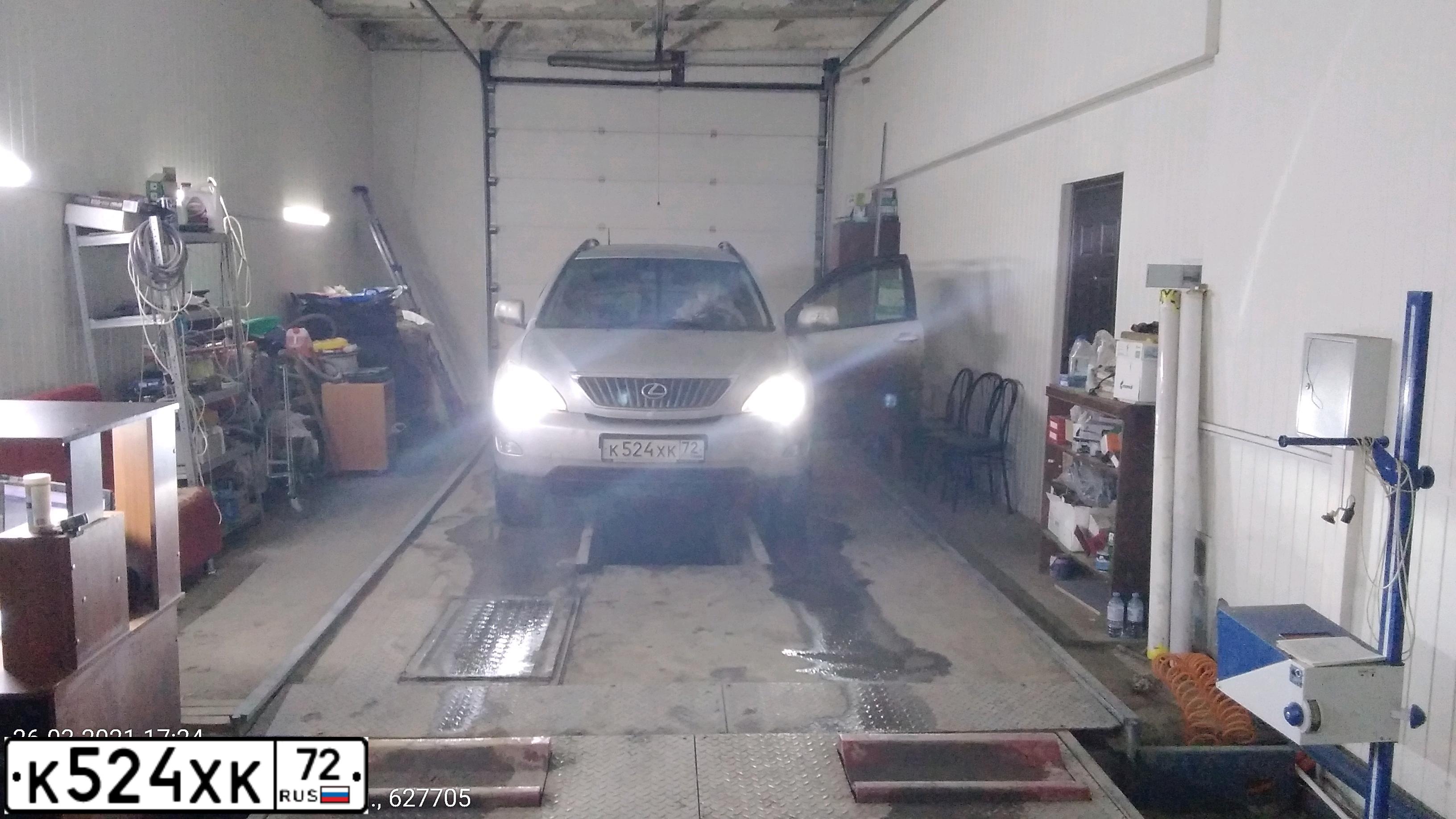 Фото автомобиля LEXUS S RX, 2008 — госномер Х777ОТ96. Цвет: СВЕТЛО-СЕРЫЙ