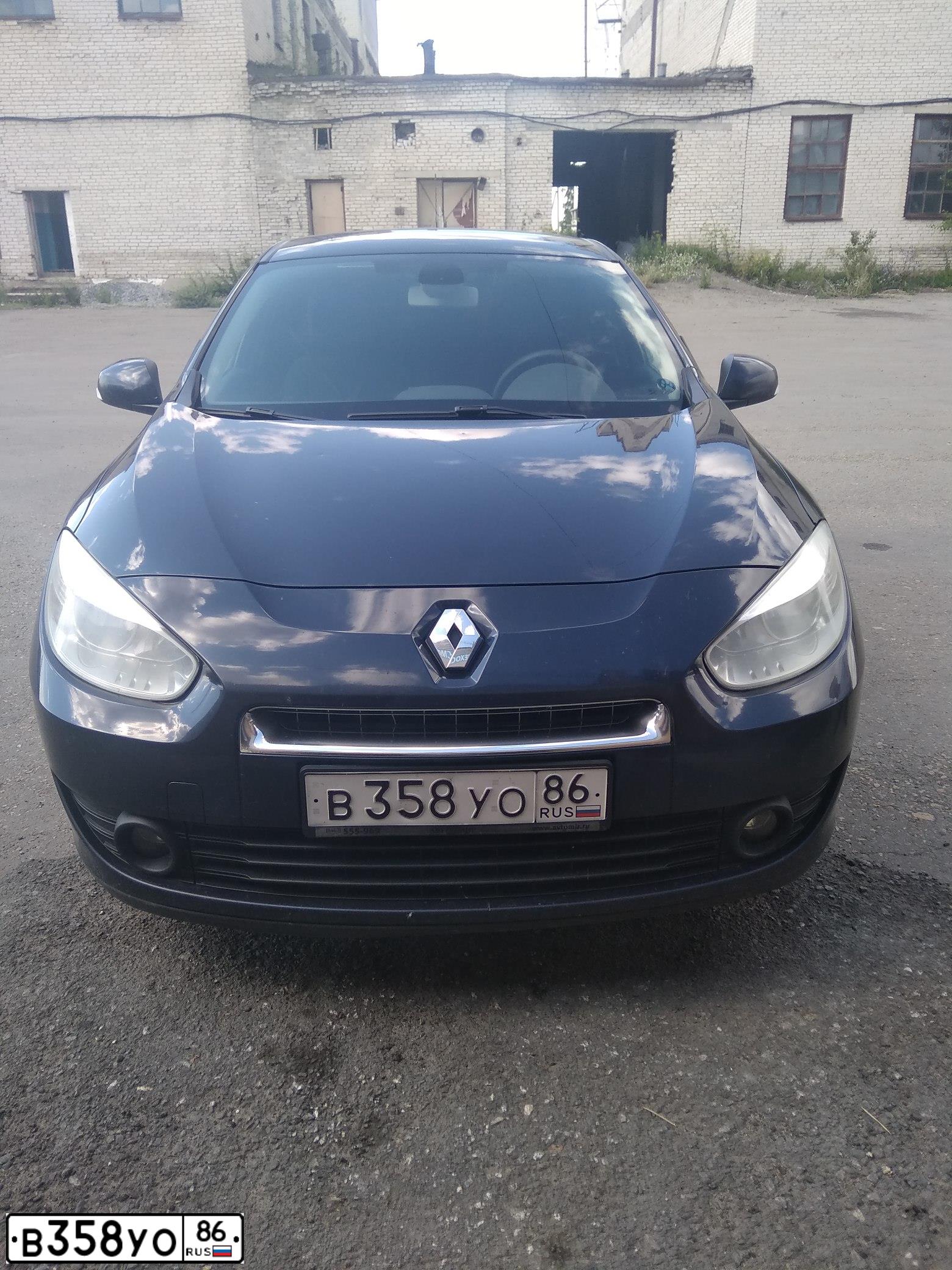 Фото автомобиля RENAULT FLUENCE, 2010 — госномер В358УО86. Цвет: ТЕМНО-СИНИЙ