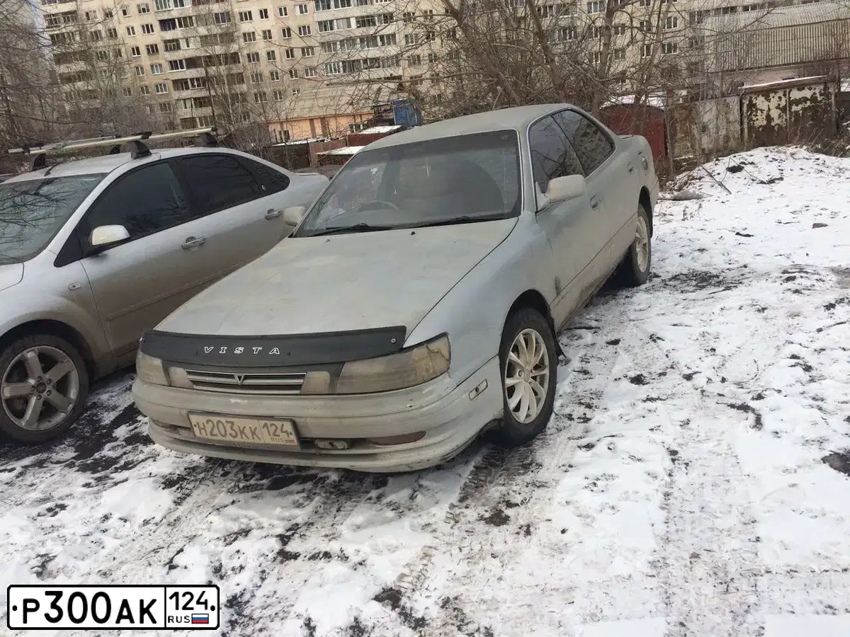 Фото автомобиля FORD FOCUS, 2006 — госномер Р300АК124. Цвет: СЕРЫЙ