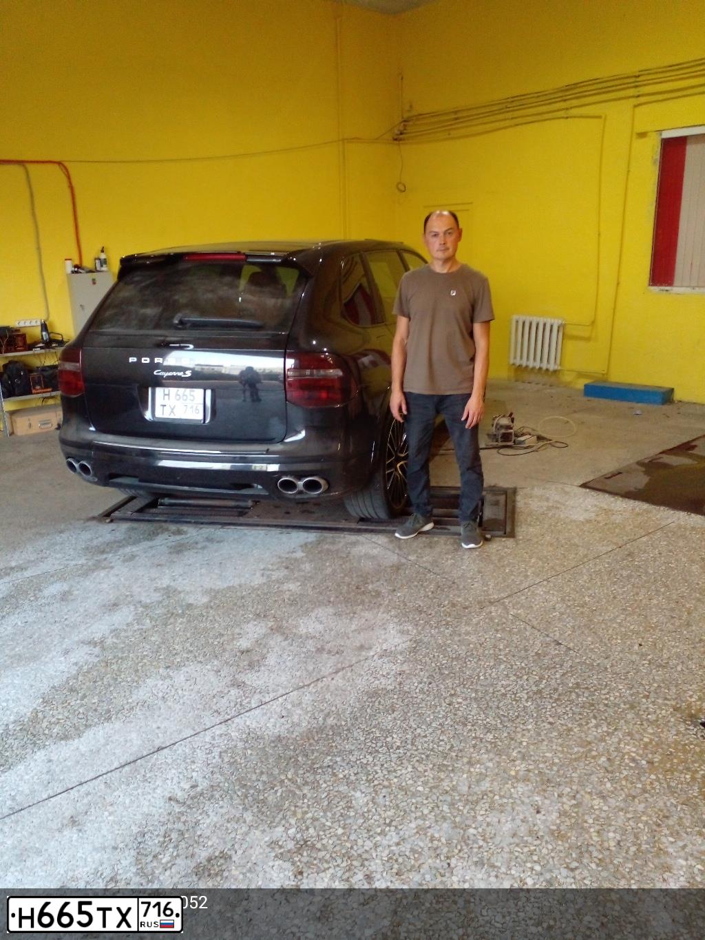 Фото автомобиля PORSCHE CAYENNE, 2007 — госномер Н665ТХ716. Цвет: ЧЕРНЫЙ