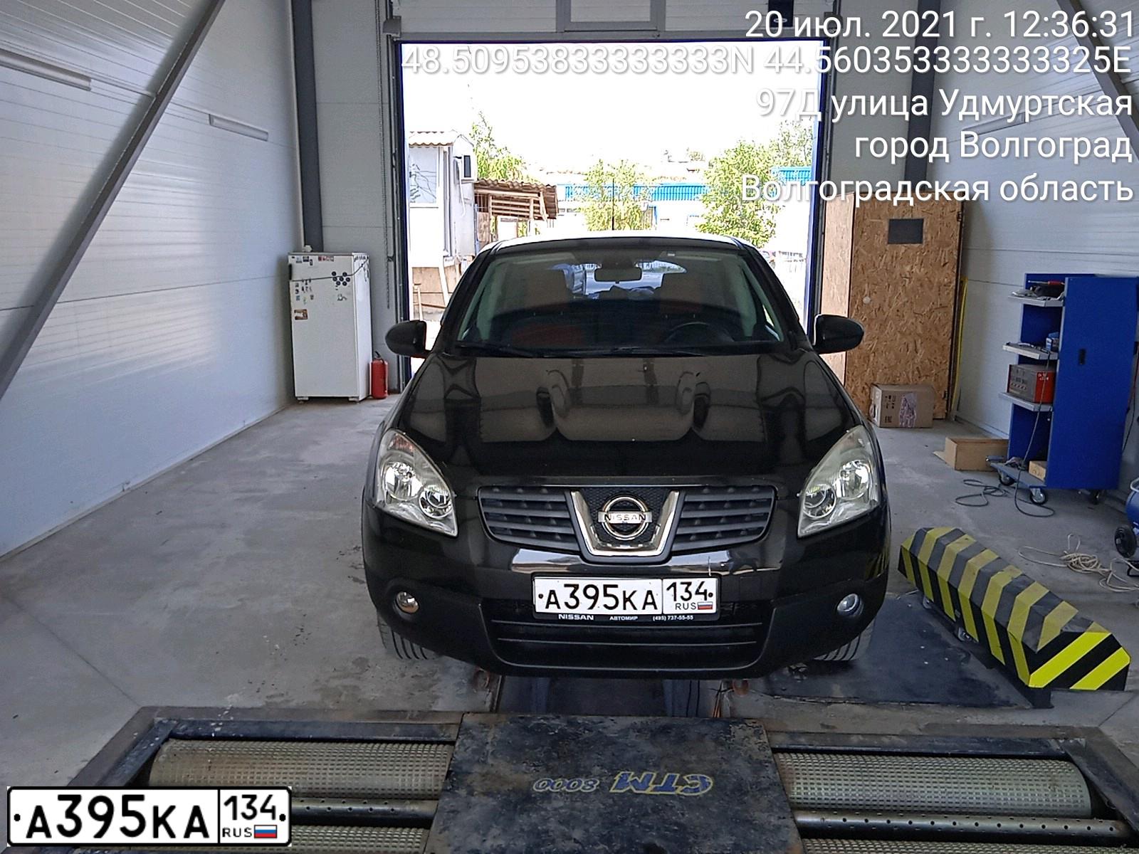 Фото автомобиля NISSAN QASHQAI, 2008 — госномер А395КА134. Цвет: ЧЕРНЫЙ