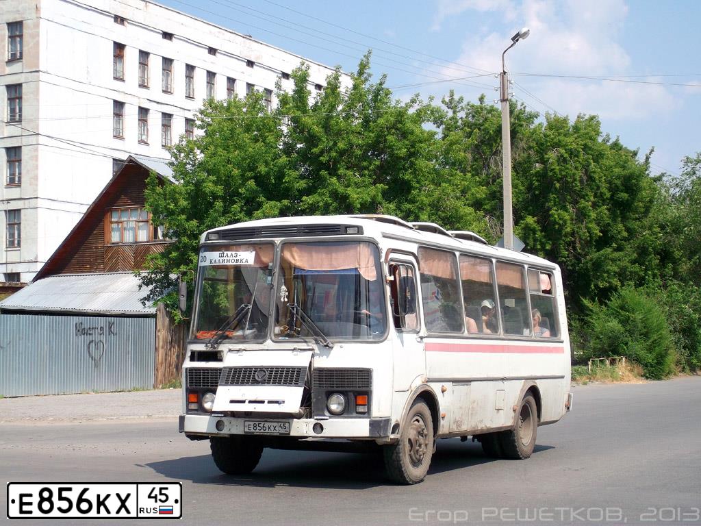 Фото автомобиля PAZ 3205, 2002 — госномер Е856КХ45. Цвет: Белый