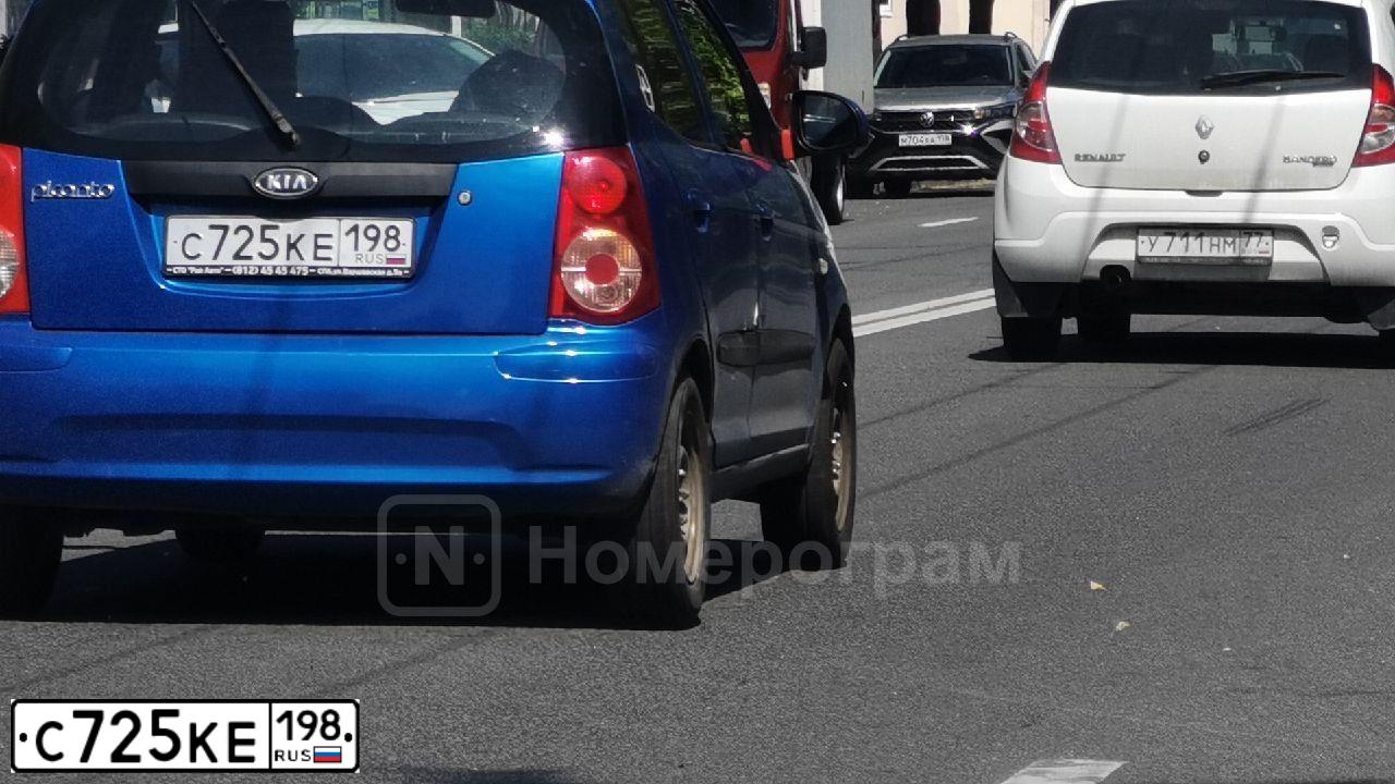 Фото автомобиля KIA PICANTO / MORNING, 2010 — госномер С725КЕ198. Цвет: синий