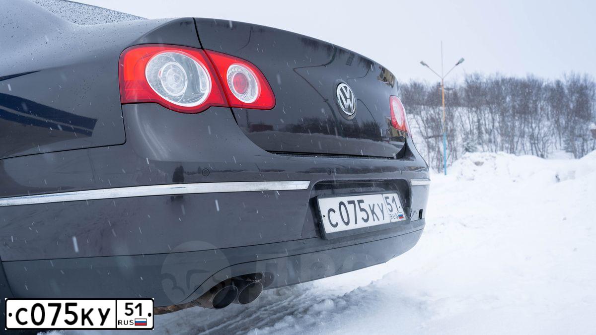 Фото автомобиля VOLKSWAGEN PASSAT, 2010 — госномер С075КУ51. Цвет: Коричневый
