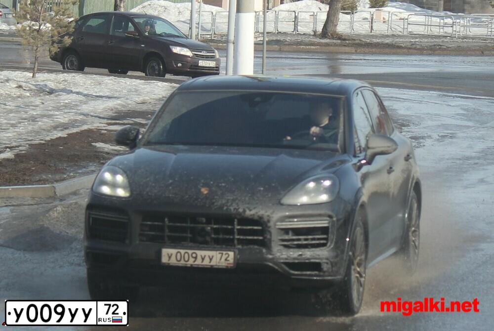 Фото автомобиля LEXUS LX, 2012 — госномер У009УУ72. Цвет: ЧЕРНЫЙ
