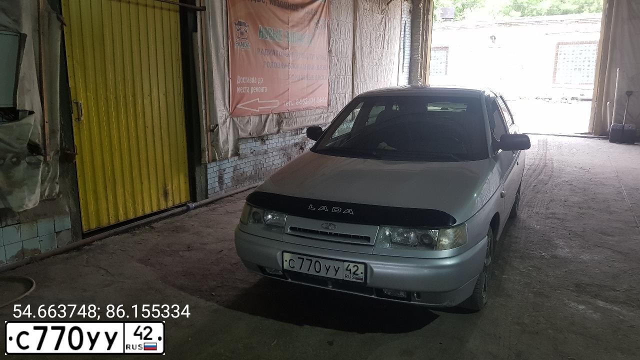 Фото автомобиля LADA 2112, 2005 — госномер С770УУ42. Цвет: СВЕТЛО-СЕРЕБРИСТЫЙ МЕТАЛЛ
