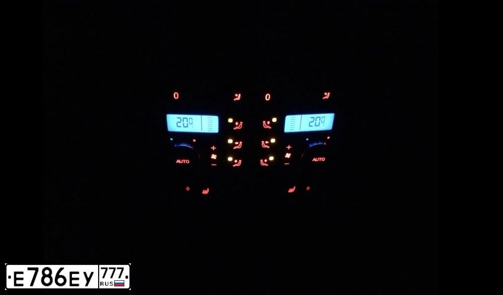 Фото автомобиля VOLKSWAGEN TOUAREG, 2006 — госномер Е786ЕУ777. Цвет: ЧЕРНЫЙ