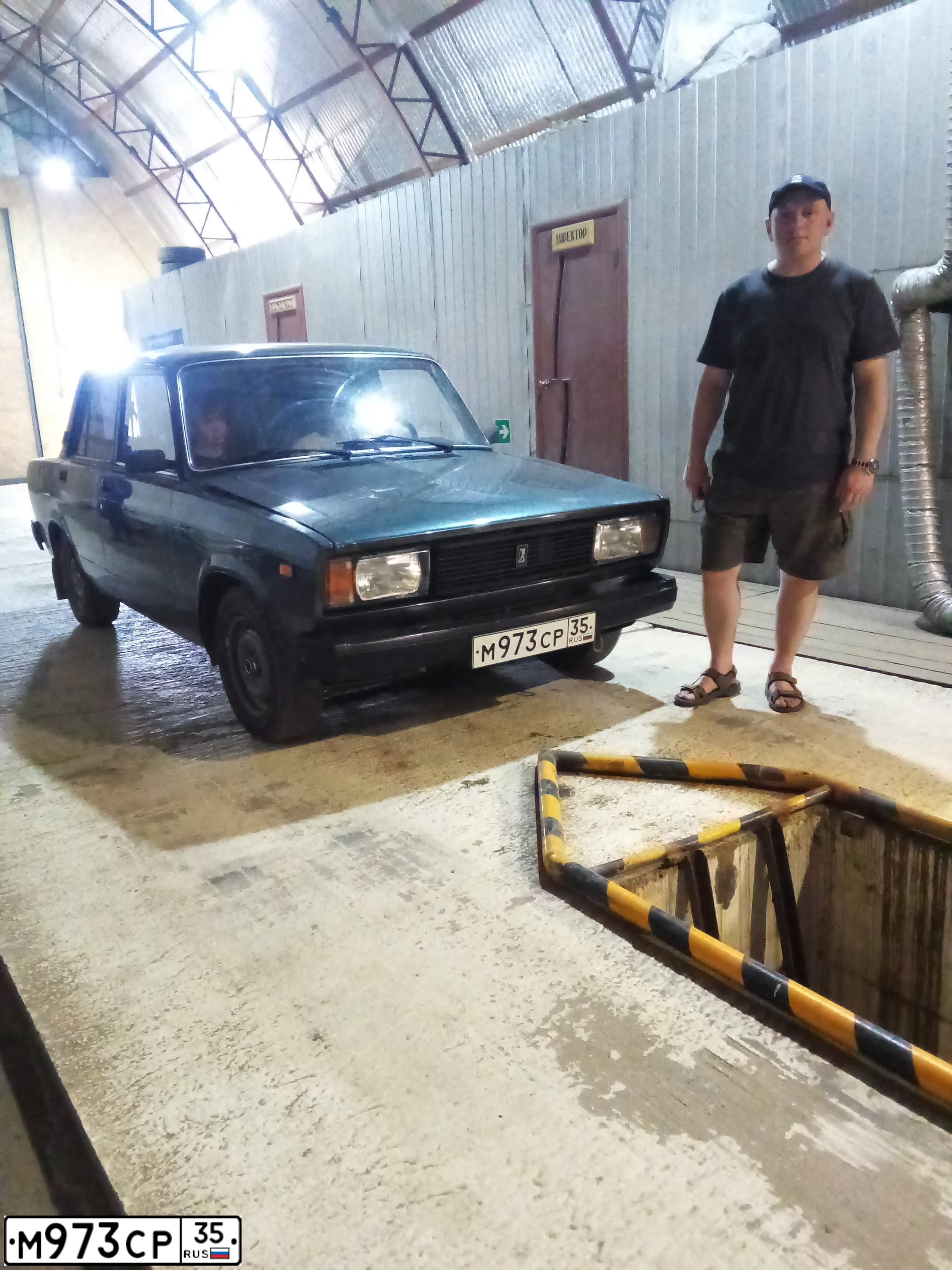 Фото автомобиля LADA 2105 LADA, 2010 — госномер Е343ЕВ35. Цвет: СЕРО-СИНЕ-ЗЕЛЕНЫЙ