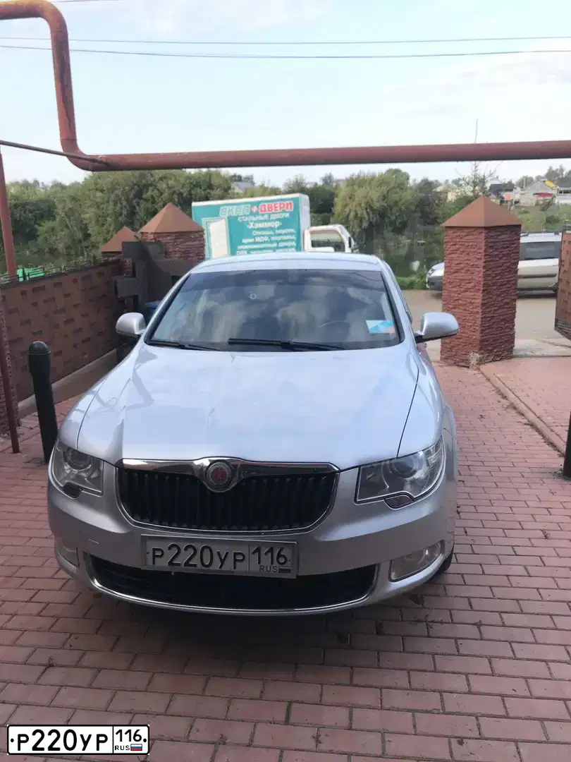 Фото автомобиля SKODA SUPERB, 2011 — госномер Н081КМ702