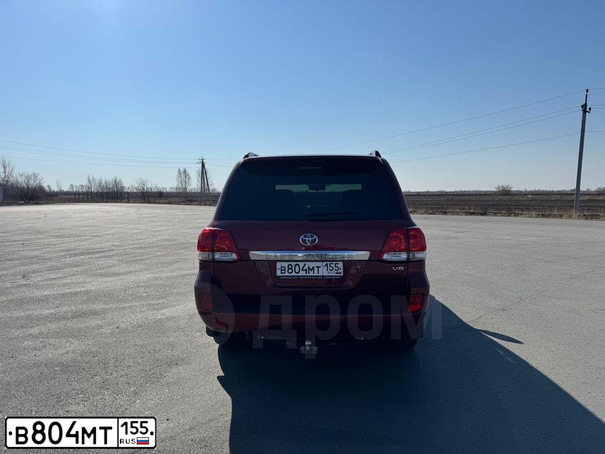 Фото автомобиля TOYOTA LANDCRUISER 200, 2008 — госномер О490ВО55. Цвет: ТЕМНО-КРАСНЫЙ