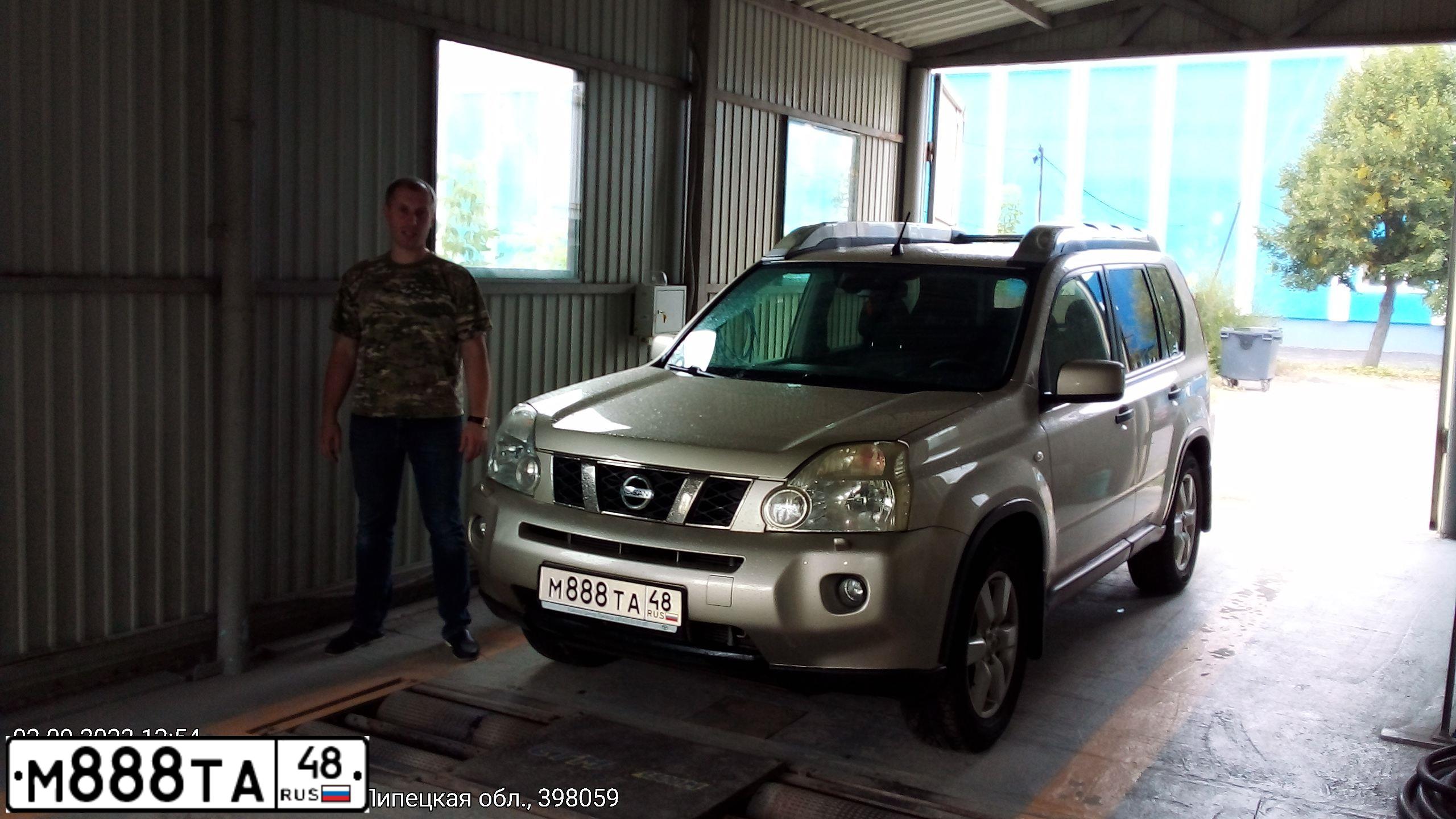 Фото автомобиля НИССАН X-TRAIL 2.5 SE, 2007 — госномер Е996НУ51. Цвет: ЗОЛОТИСТЫЙ