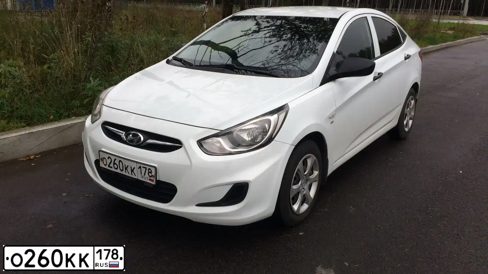 Фото автомобиля HYUNDAI SOLARIS, 2013 — госномер О260КК178. Цвет: Белый