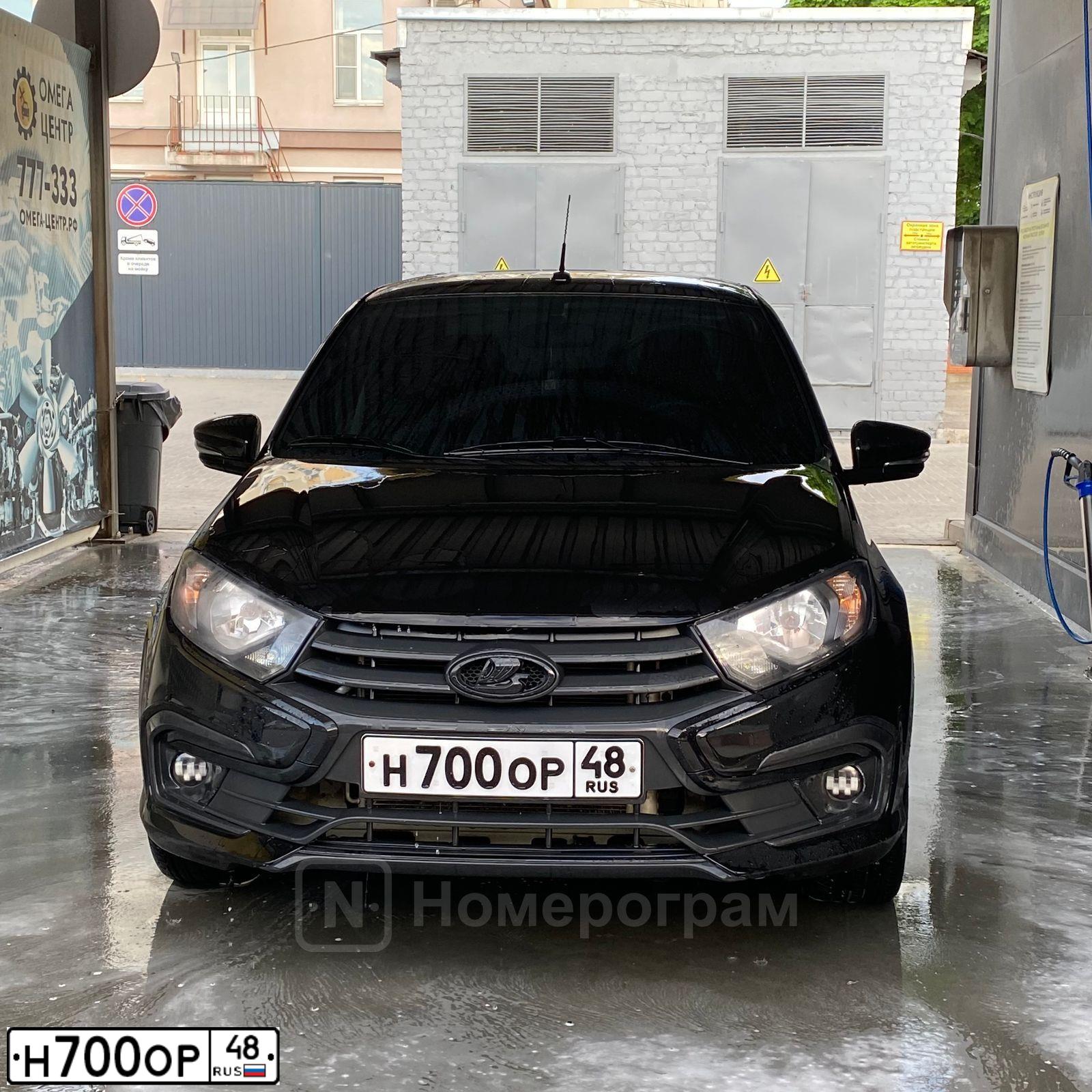 Фото автомобиля VOLKSWAGEN TOUAREG, 2011 — госномер Н700ОР48. Цвет: ЧЕРНЫЙ