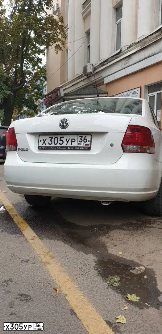 Фото автомобиля VOLKSWAGEN POLO, 2012 — госномер Х305УР36. Цвет: БЕЛЫЙ